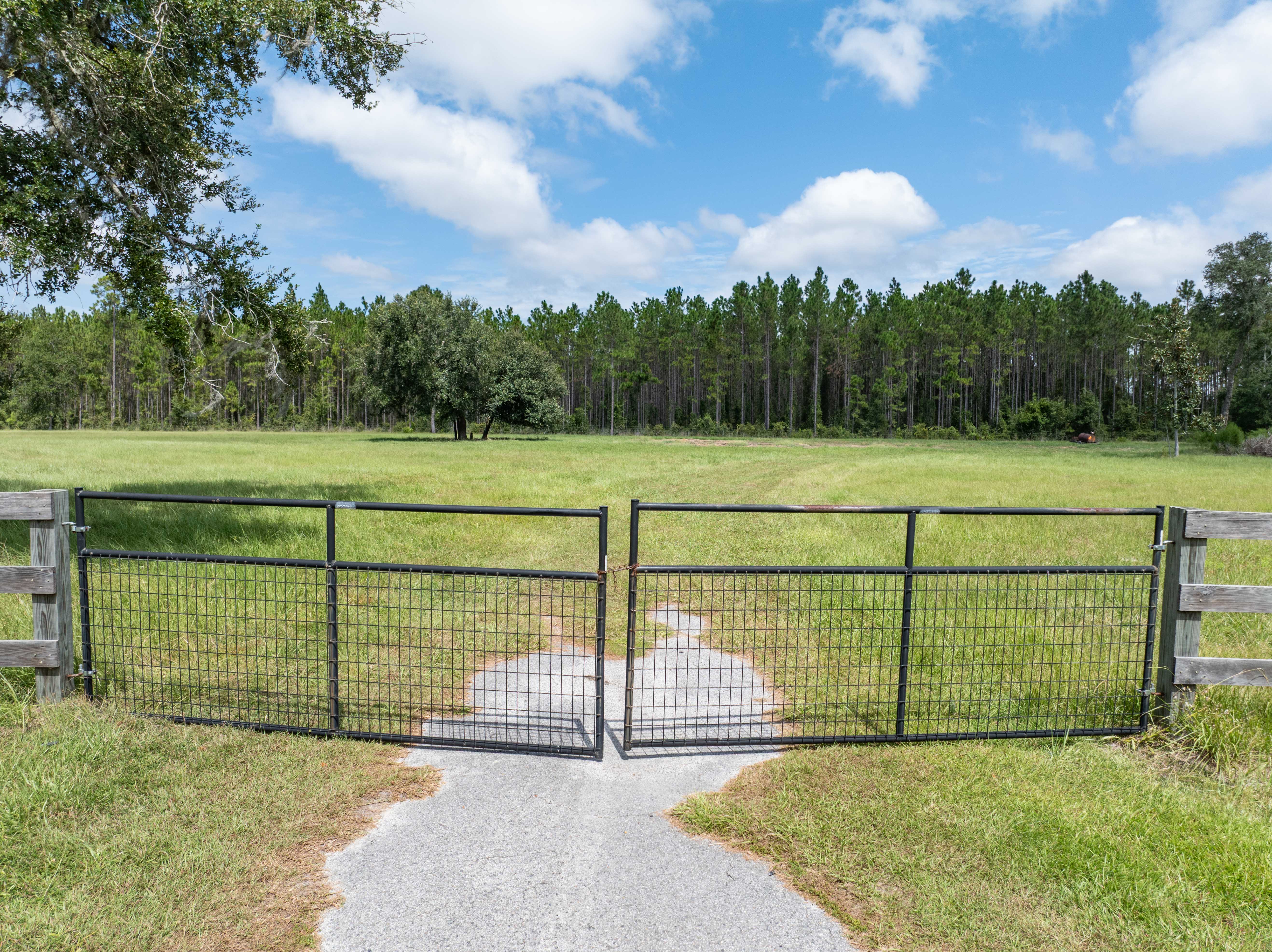 LAKE CITY, Florida, 32024, United States, 3 Bedrooms Bedrooms, ,2 BathroomsBathrooms,Residential,For Sale,1948883