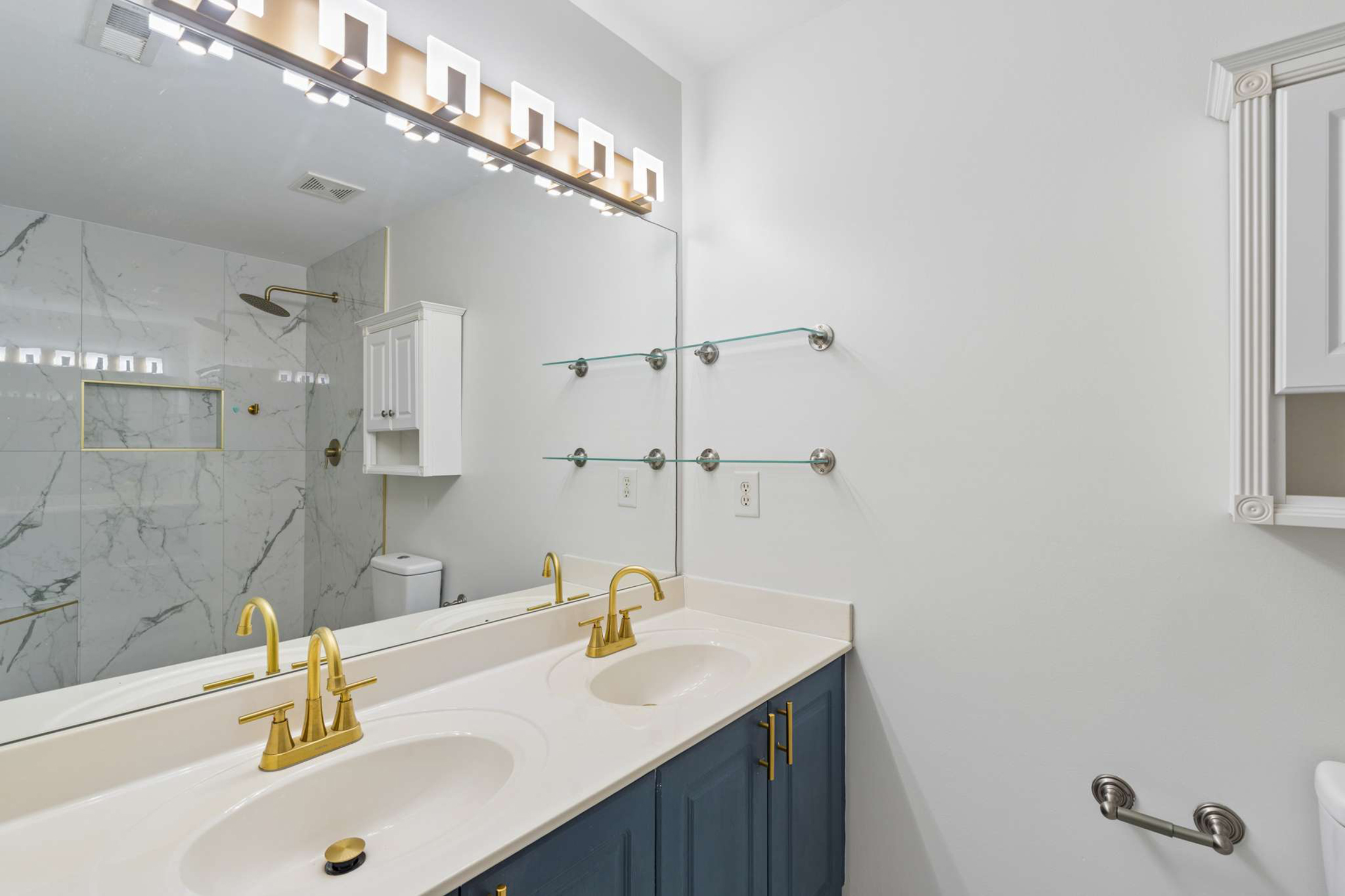  Beautifully Renovated Townhome in the Gated Liberty Park Community - 物件實景