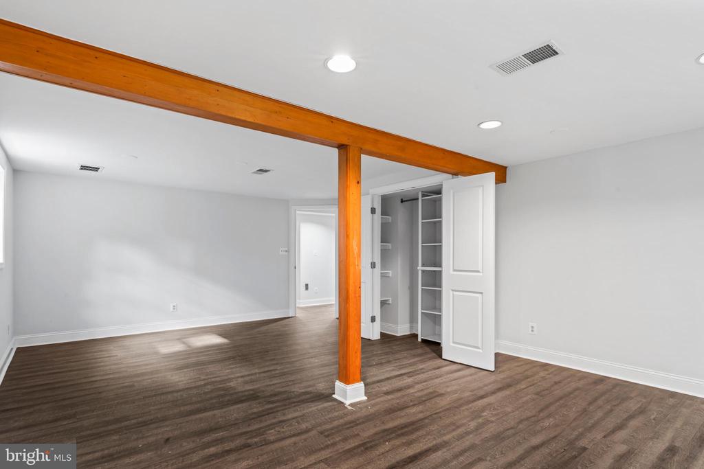 Falls Church, Virginia, 22043, United States, 5 Bedrooms Bedrooms, ,3 BathroomsBathrooms,Residential,For Sale,1977846