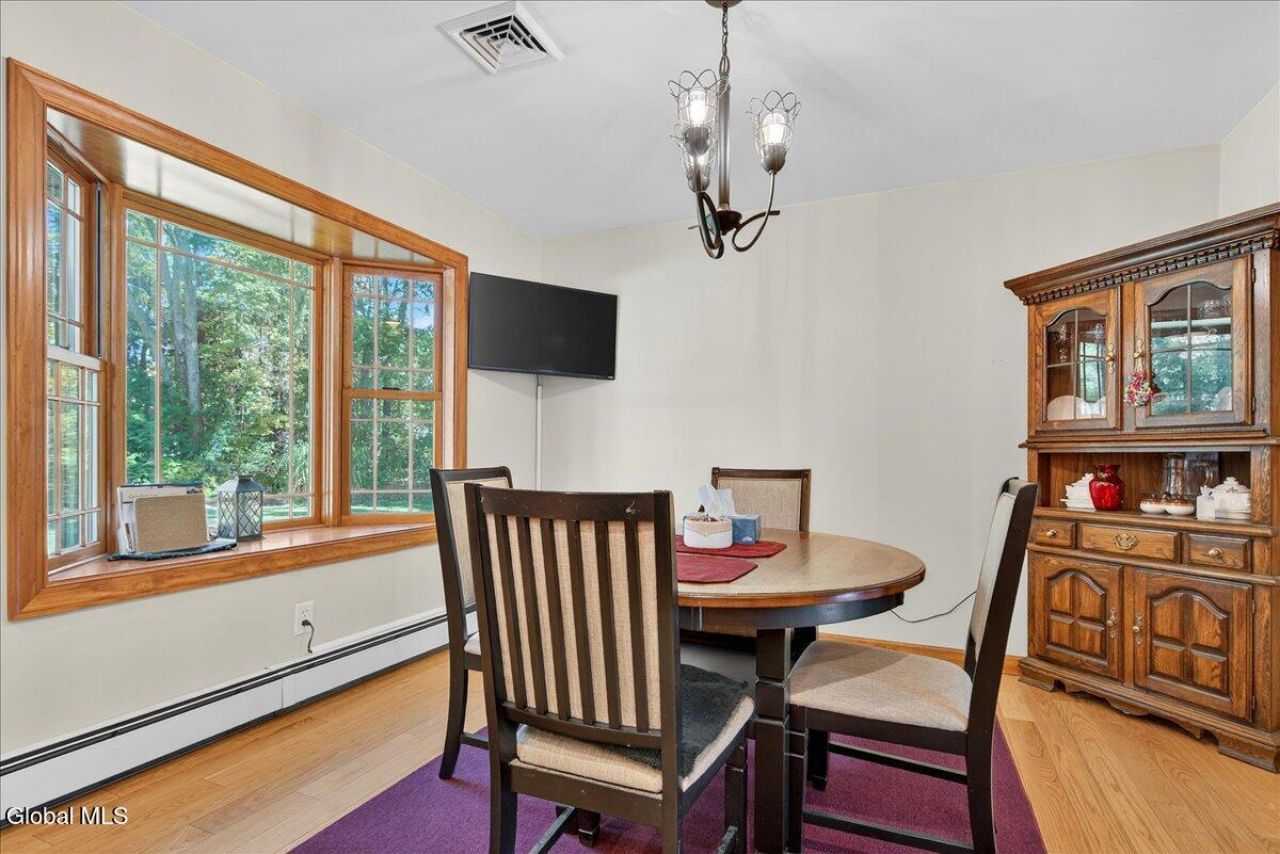 Clifton Park, New York, 12065, United States, 4 Bedrooms Bedrooms, ,3 BathroomsBathrooms,Residential,For Sale,1968691