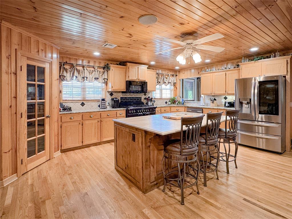 Fort Gibson, Oklahoma, 74434, United States, 2 Bedrooms Bedrooms, ,3 BathroomsBathrooms,Residential,For Sale,1982810