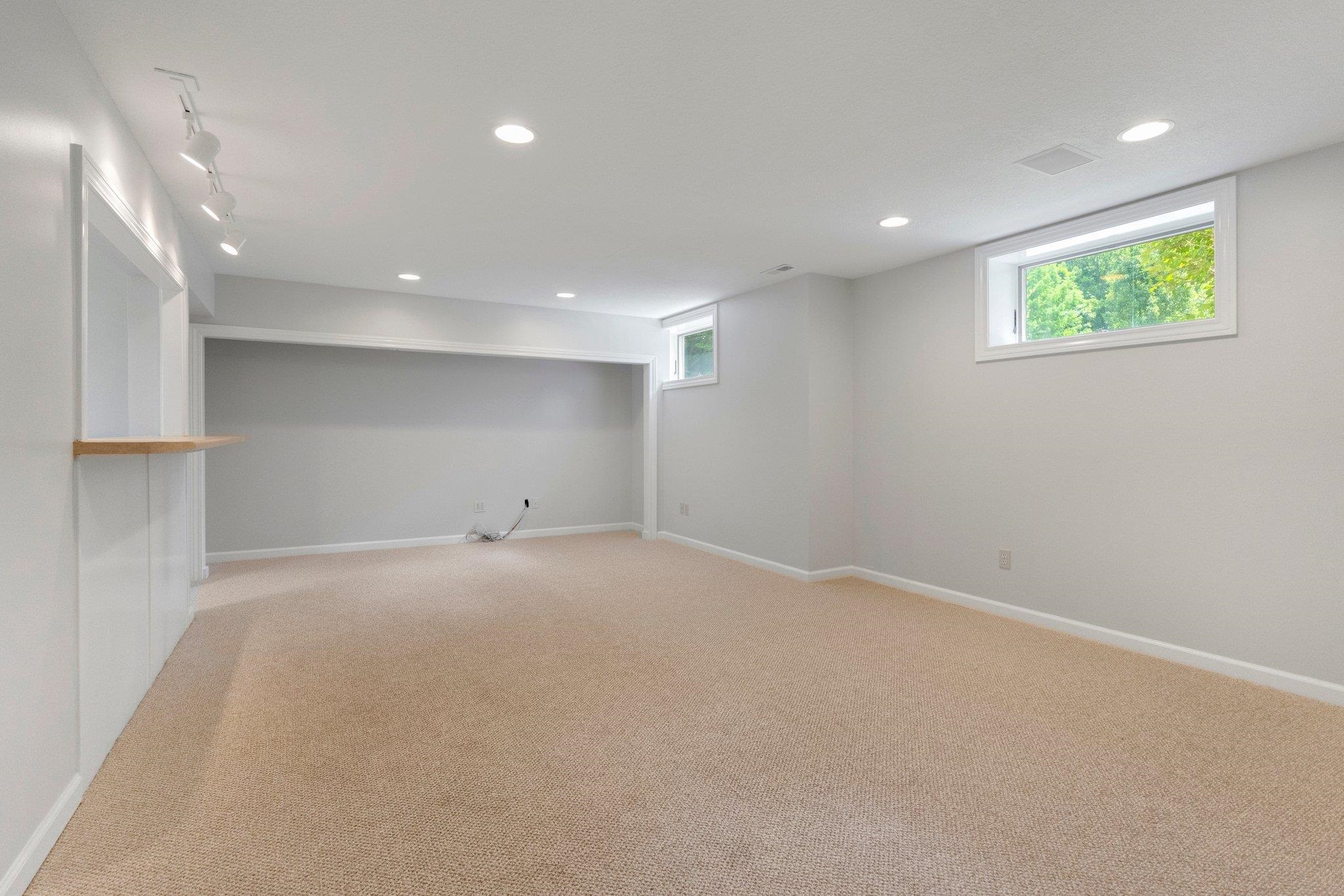 Roanoke, Indiana, 46783, United States, 5 Bedrooms Bedrooms, ,4 BathroomsBathrooms,Residential,For Sale,1913687