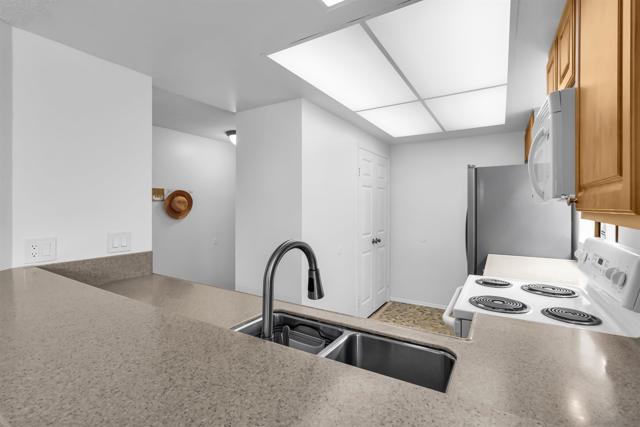 San Diego, California, 92106, United States, 2 Bedrooms Bedrooms, ,2 BathroomsBathrooms,Residential,For Sale,1835176