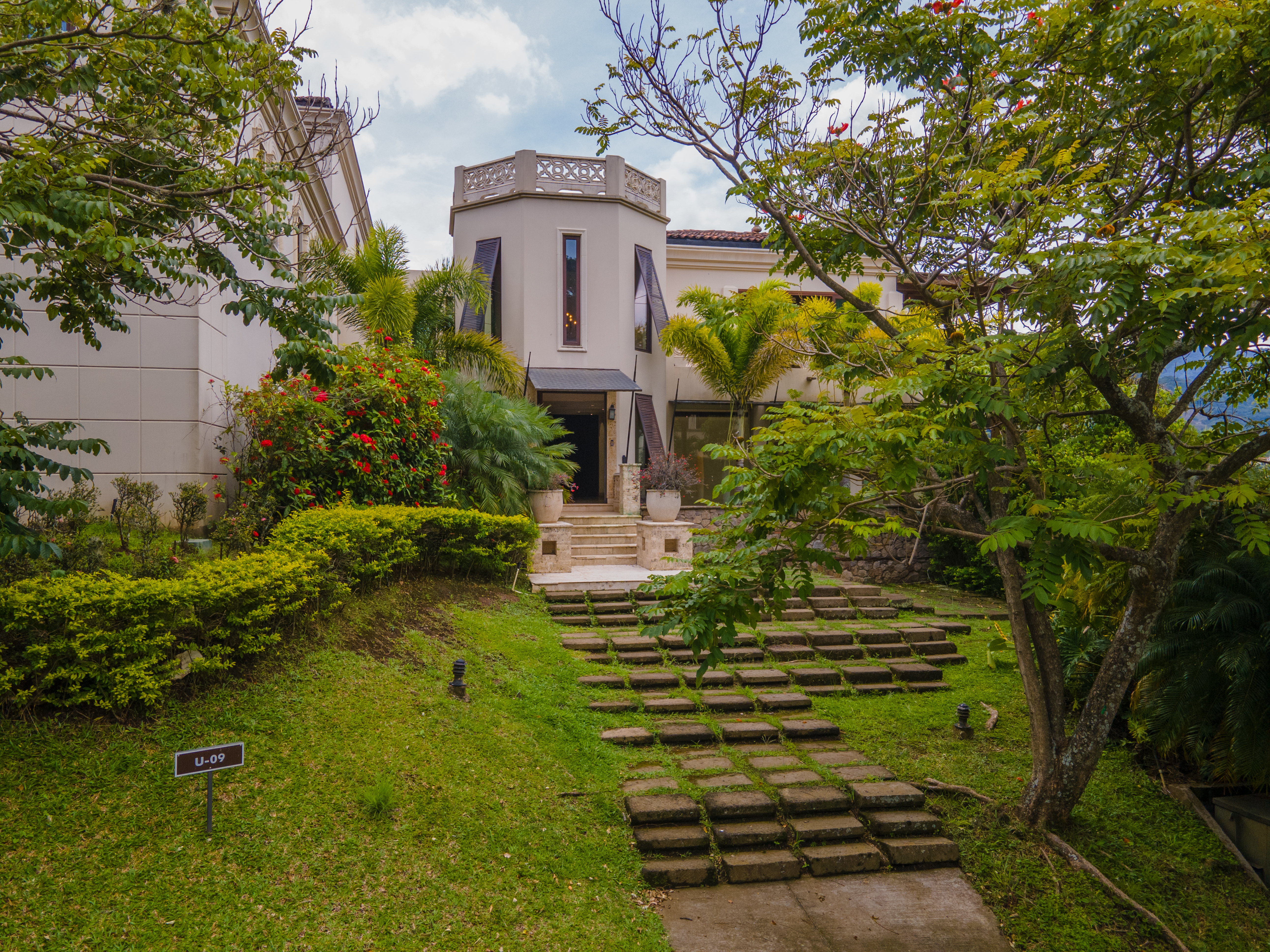 Villa Real, Pozos, Costa Rica, Pozos, San Jose, CR, 10 Bedrooms Bedrooms, ,10 BathroomsBathrooms,Residential,For Sale,Villa Real, Pozos, Costa Rica,1619802