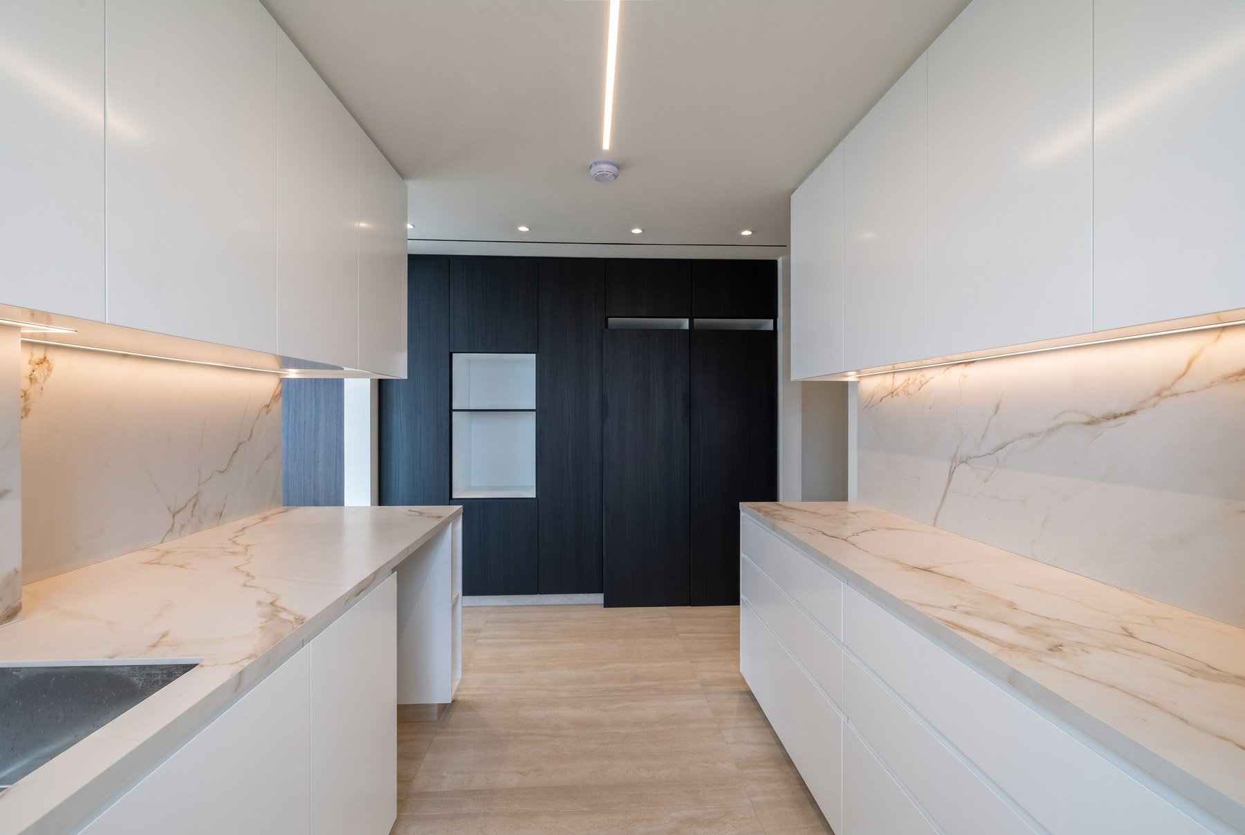  Four Bedroom Penthouse in Nicosia with Private Jacuzzi and Panoramic City Views - 物件實景