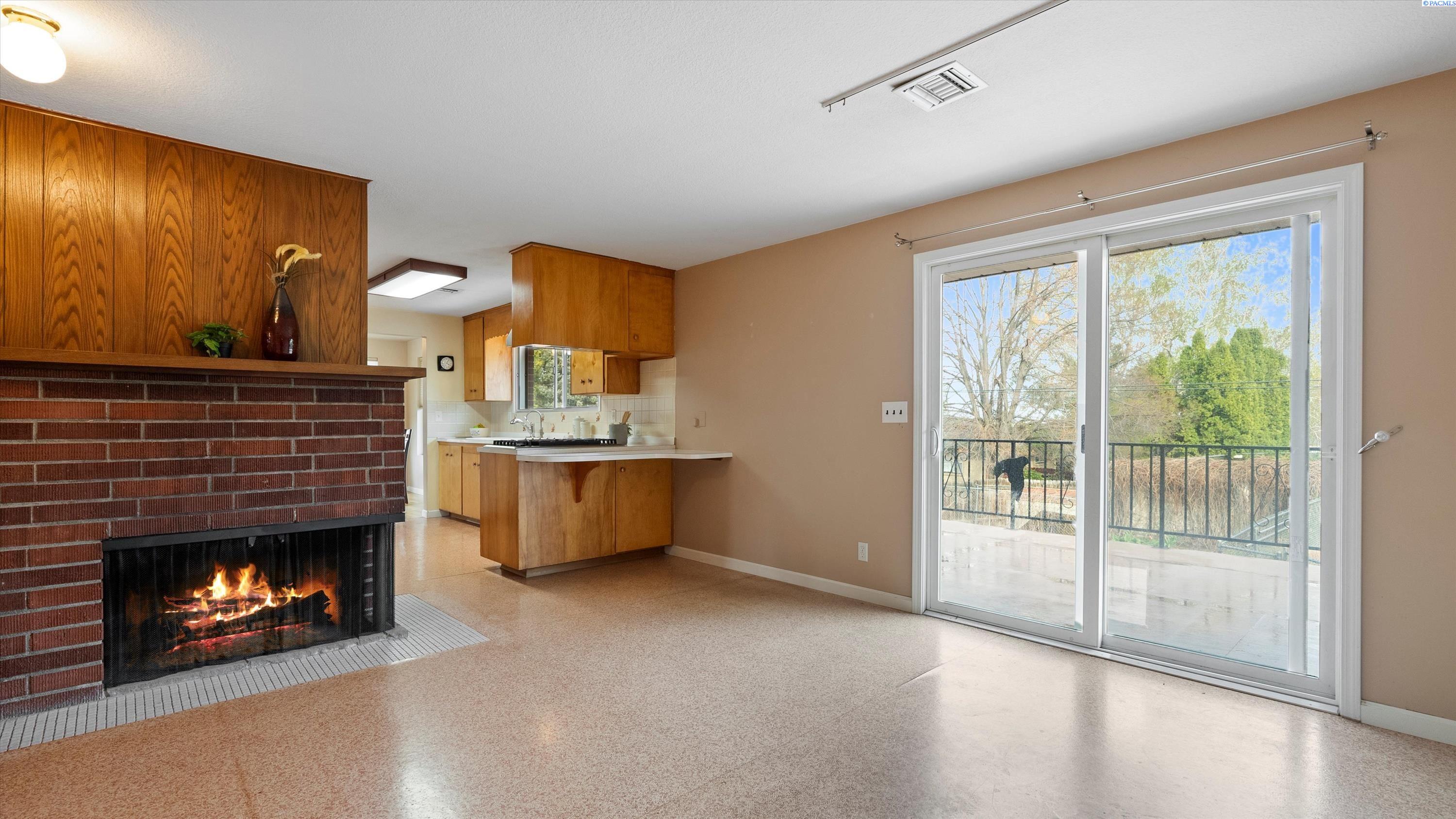 Kennewick, Washington, 99337, United States, 4 Bedrooms Bedrooms, ,2 BathroomsBathrooms,Residential,For Sale,1939902