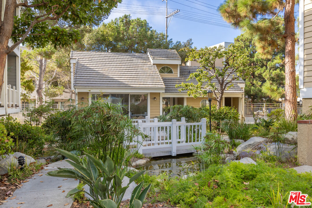Playa Del Rey, California, 90293, United States, 1 Bedroom Bedrooms, ,1 BathroomBathrooms,Residential,For Sale,1940076
