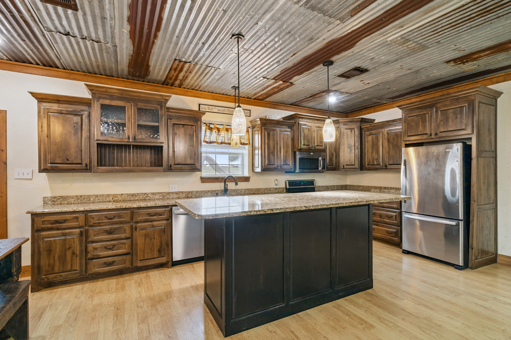 Mabank, Texas, 75147, United States, 2 Bedrooms Bedrooms, ,3 BathroomsBathrooms,Residential,For Sale,1989004