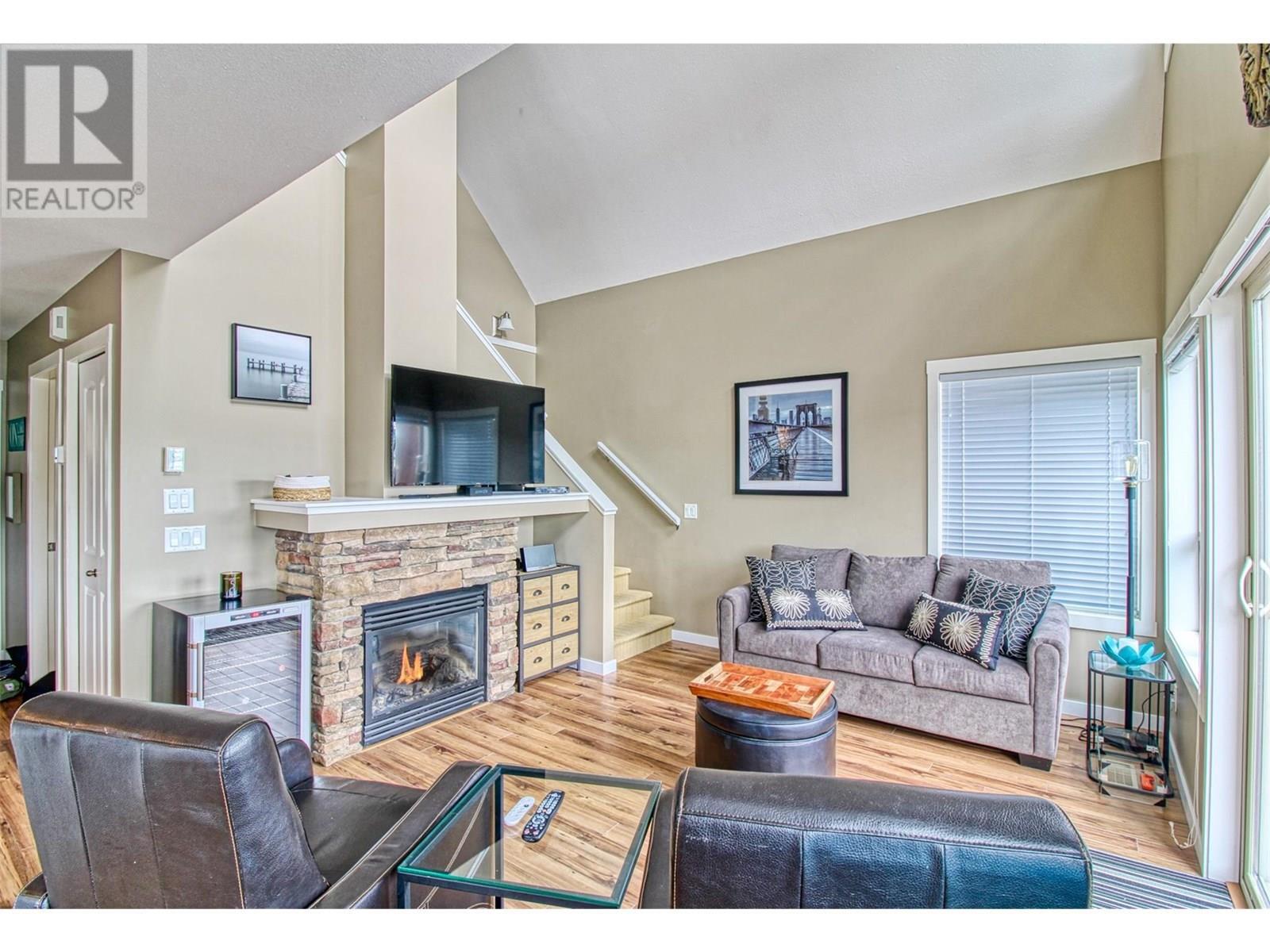 KELOWNA, British Columbia, V1Z 3R8, CA, 3 Bedrooms Bedrooms, ,2 BathroomsBathrooms,Residential,For Sale,1892697