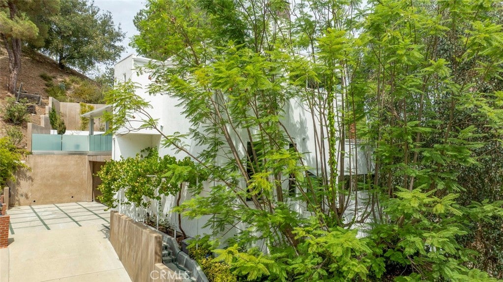 Woodland Hills, California, 91364, United States, 3 Bedrooms Bedrooms, ,3 BathroomsBathrooms,Residential,For Sale,1942330