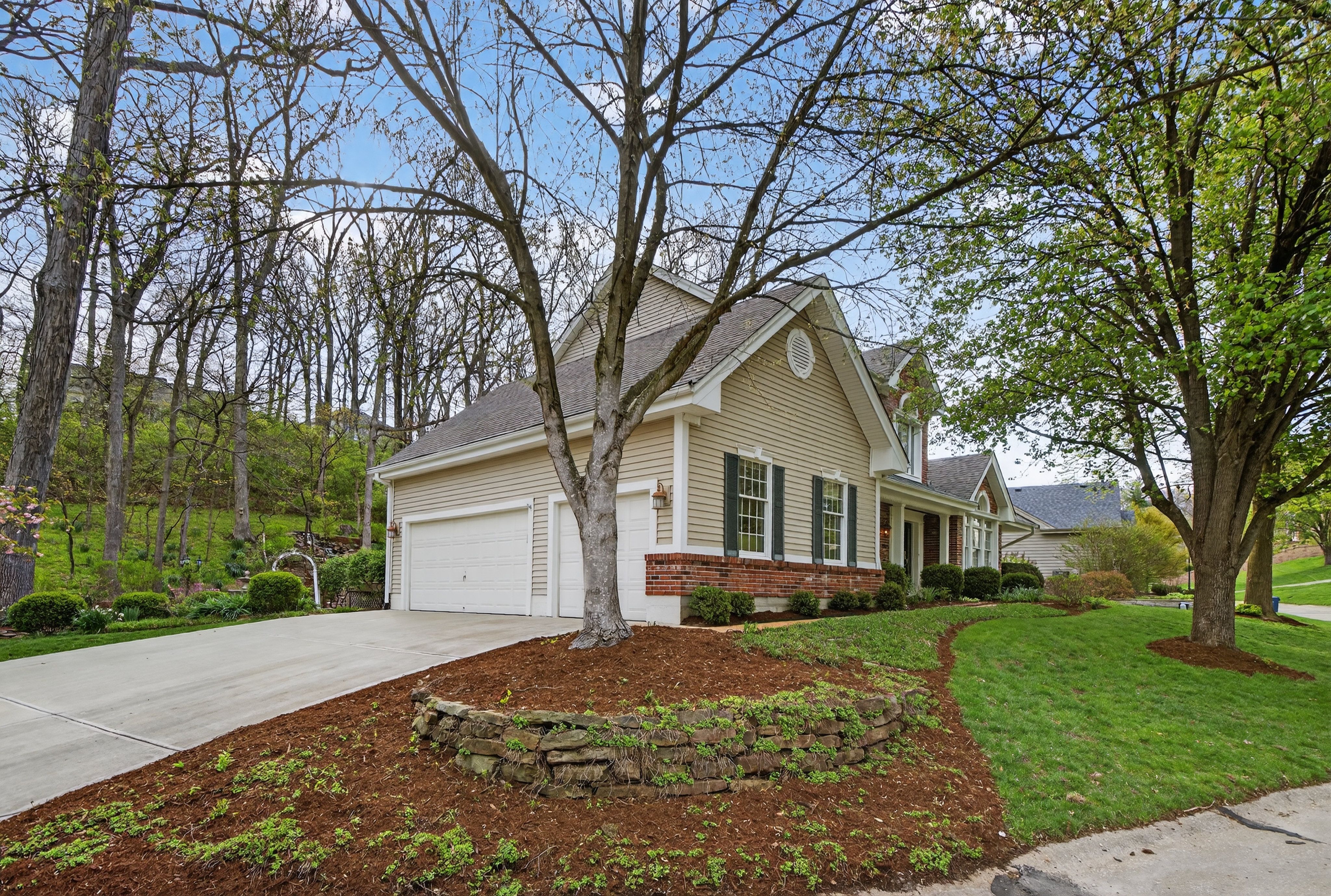  Tucked within the serene, tree-lined enclave of The Forest Subdivision - 物件實景