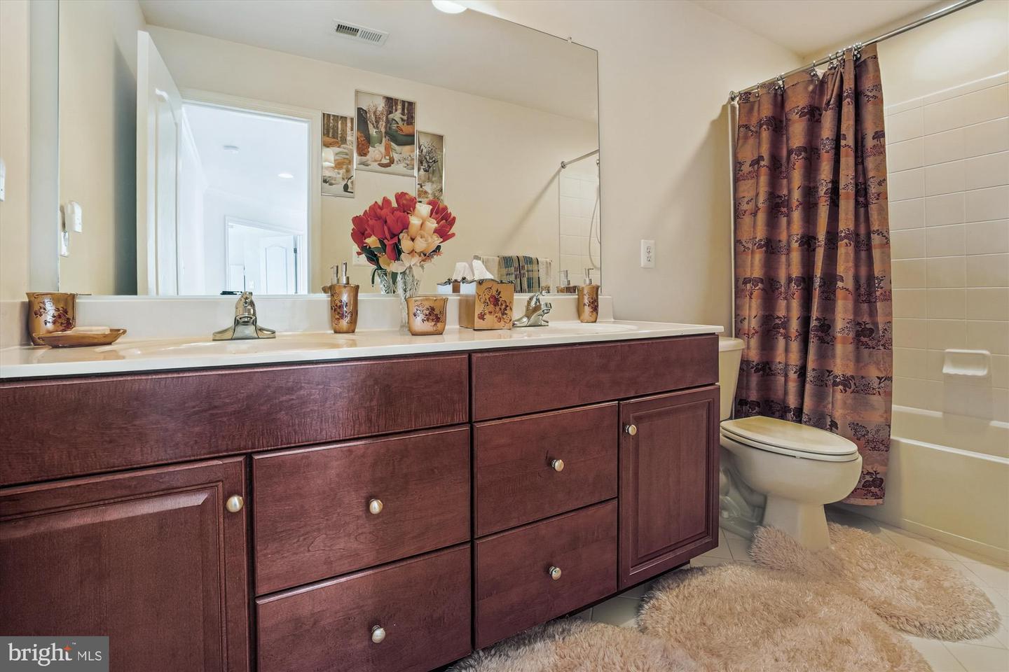 Woodbridge, Virginia, 22193, United States, 4 Bedrooms Bedrooms, ,5 BathroomsBathrooms,Residential,For Sale,1950998