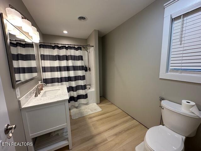 Middlesboro, Kentucky, 40965, United States, 5 Bedrooms Bedrooms, ,4 BathroomsBathrooms,Residential,For Sale,1915642
