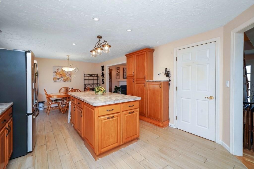 Oxford, Massachusetts, 01540, United States, 4 Bedrooms Bedrooms, ,4 BathroomsBathrooms,Residential,For Sale,1936880