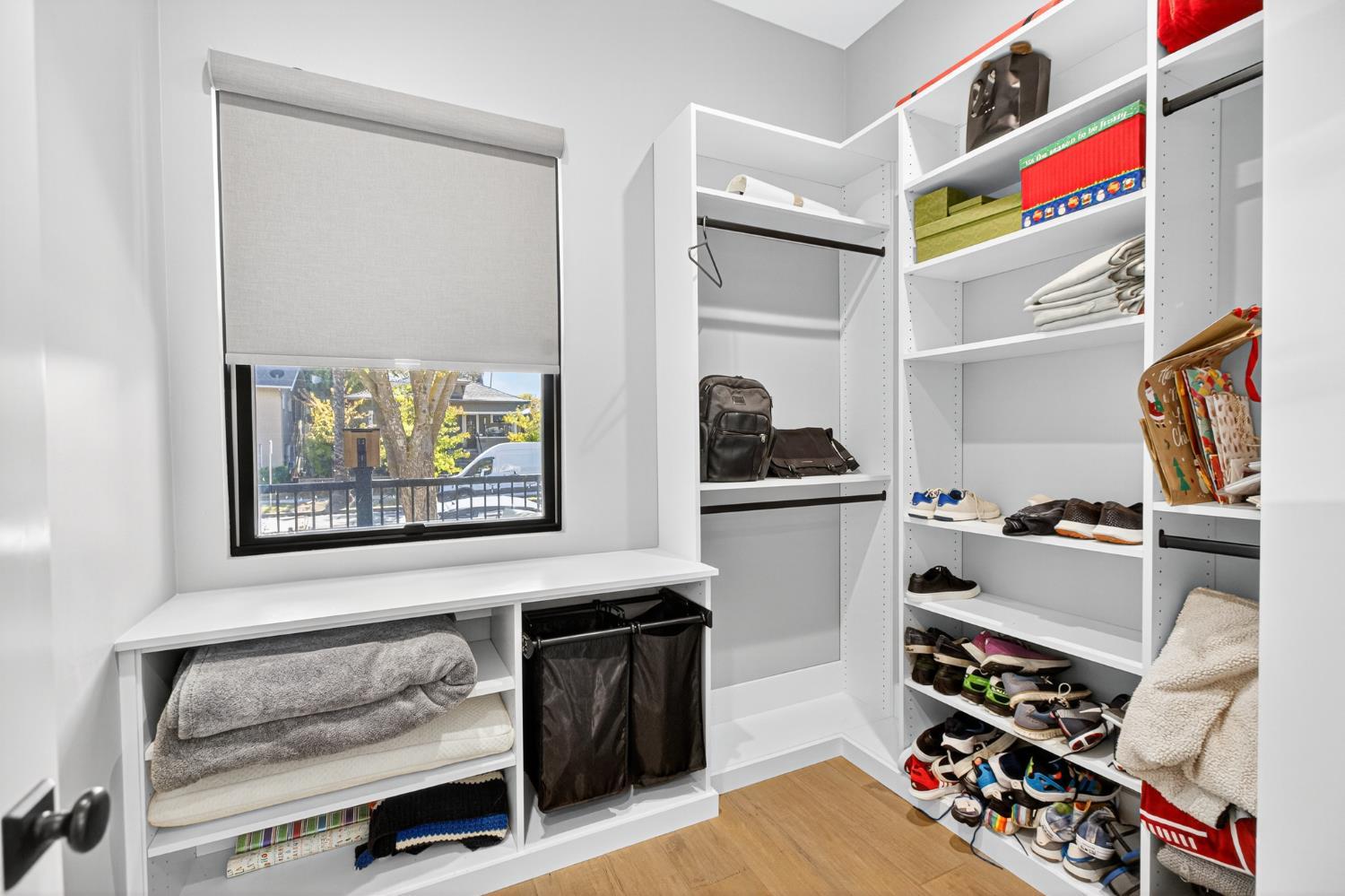 Sacramento, California, 95816, United States, 3 Bedrooms Bedrooms, ,5 BathroomsBathrooms,Residential,For Sale,1978117