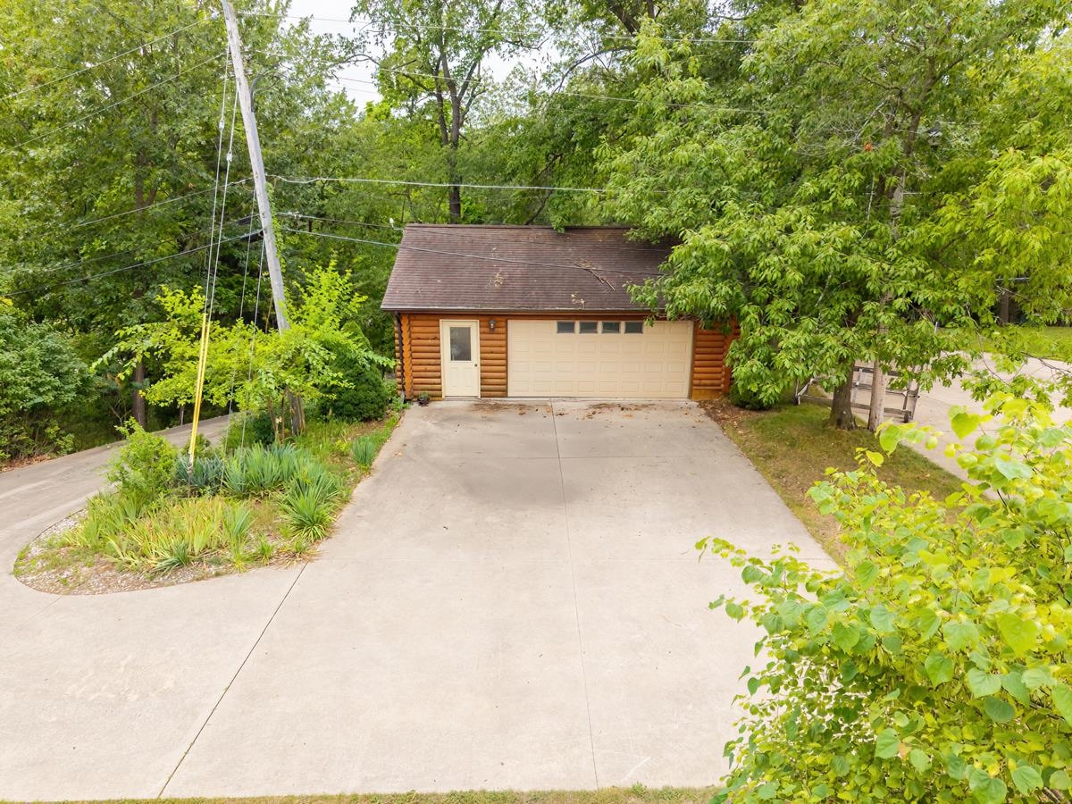 Angola, Indiana, 46703, United States, 5 Bedrooms Bedrooms, ,4 BathroomsBathrooms,Residential,For Sale,1942328