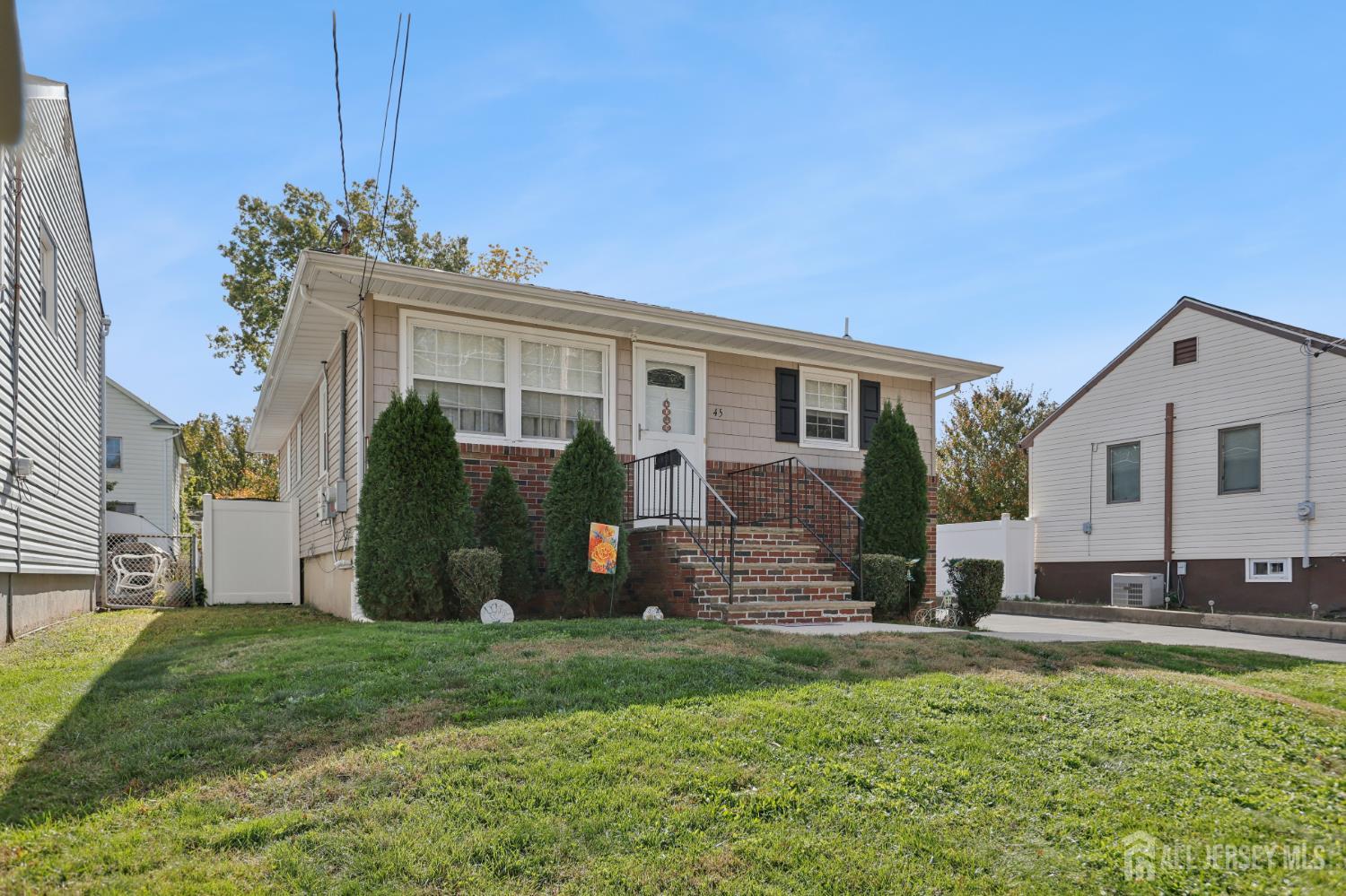 Woodbridge Proper, New Jersey, 07095, United States, 3 Bedrooms Bedrooms, ,2 BathroomsBathrooms,Residential,For Sale,1969117