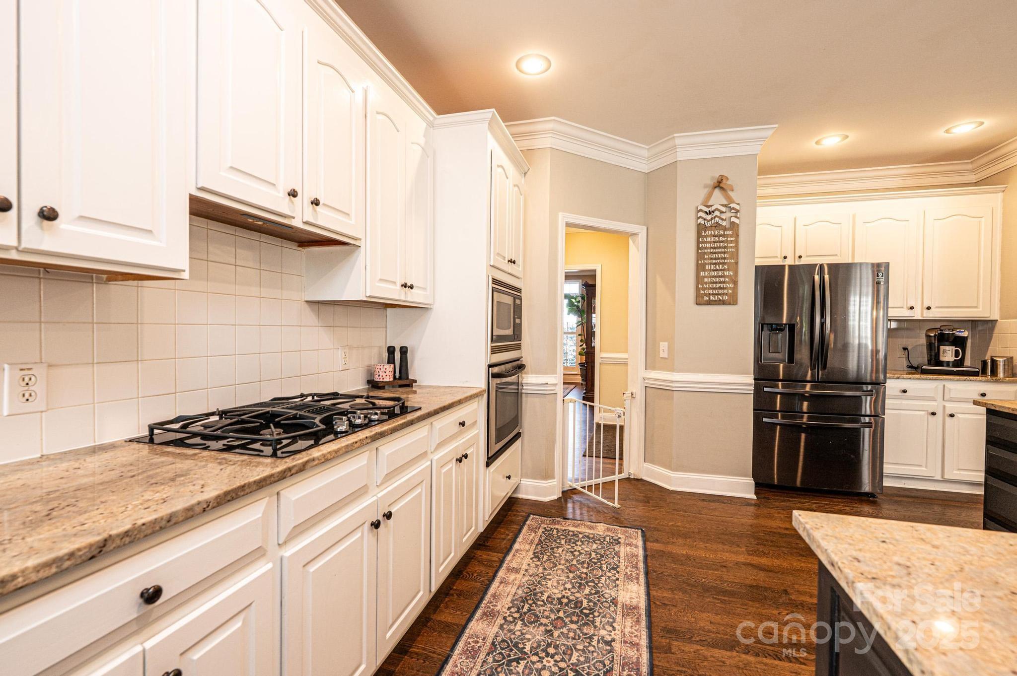 Hickory, North Carolina, 28601, United States, 5 Bedrooms Bedrooms, ,5 BathroomsBathrooms,Residential,For Sale,1758743