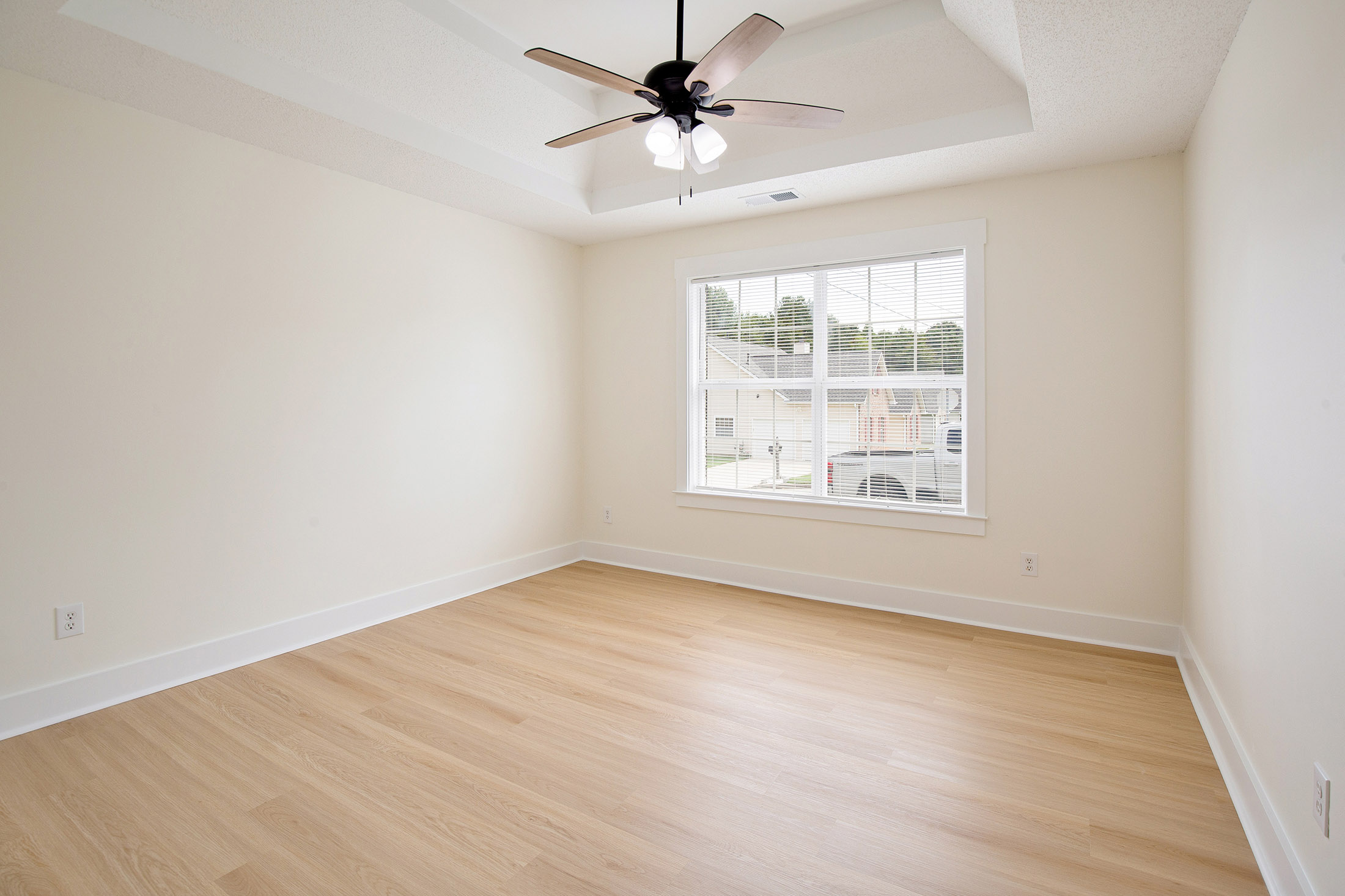  Beautiful Renovated Ranch Home on a Private Lot - 物件實景