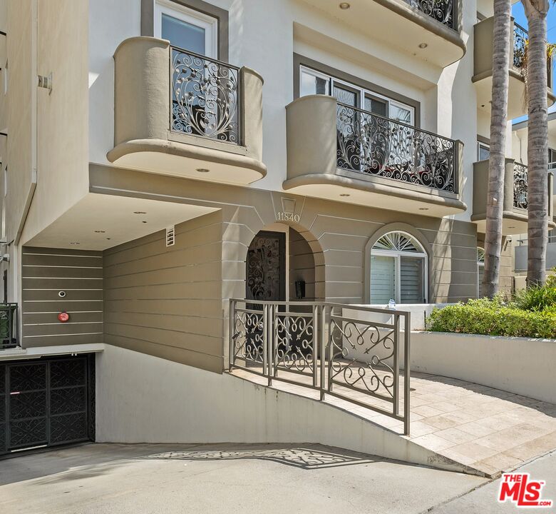 Los Angeles, California, 90049, United States, 3 Bedrooms Bedrooms, ,3 BathroomsBathrooms,Residential,For Sale,1876158