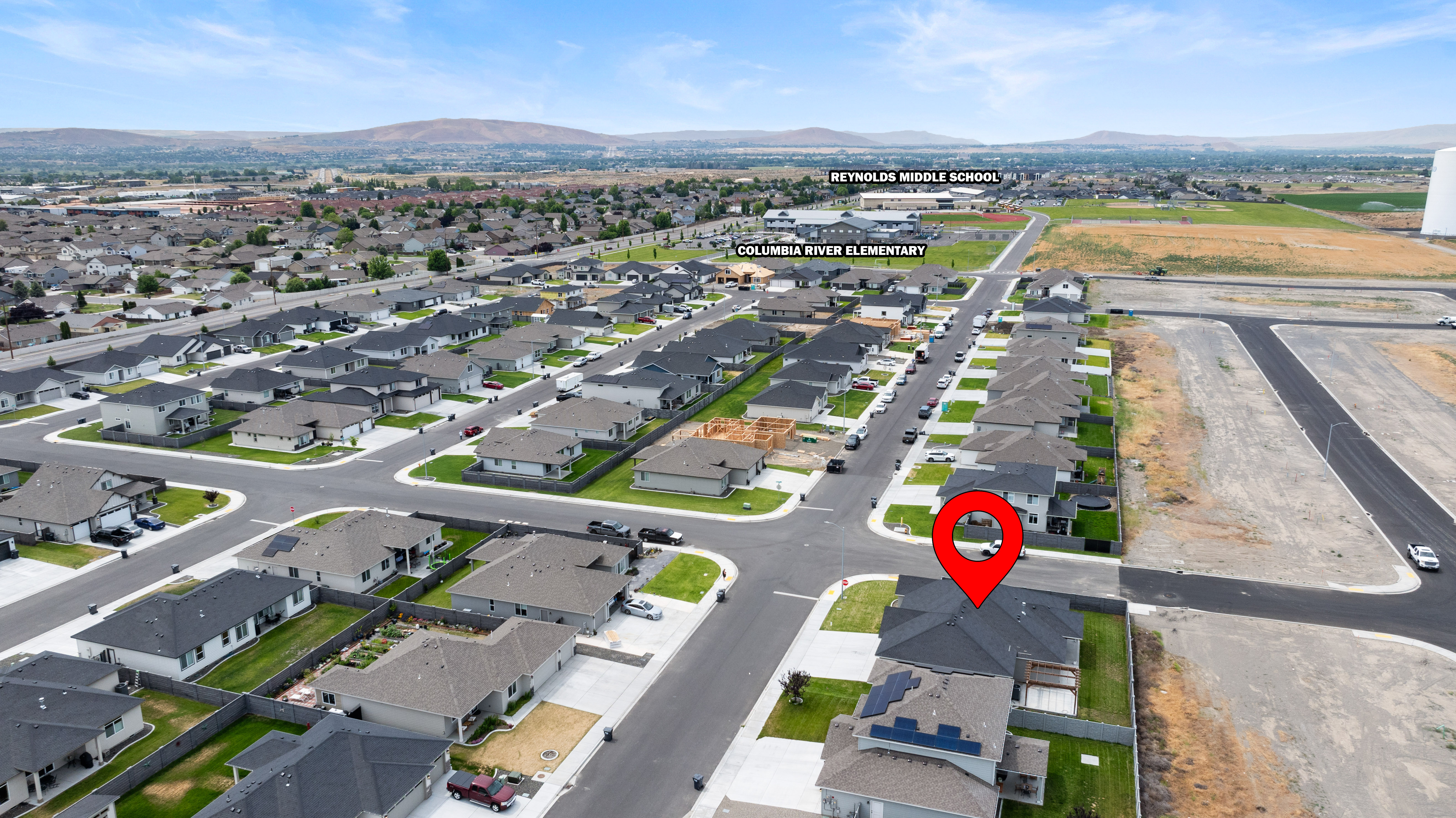 Like New, Fully Fenced, Corner Lot & 4-Car Garage - 物件實景