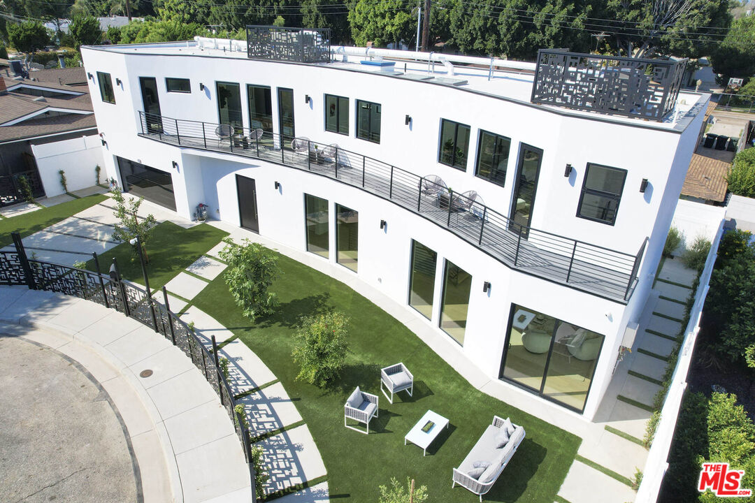 Culver City, California, 90230, United States, 4 Bedrooms Bedrooms, ,7 BathroomsBathrooms,Residential,For Sale,1804248