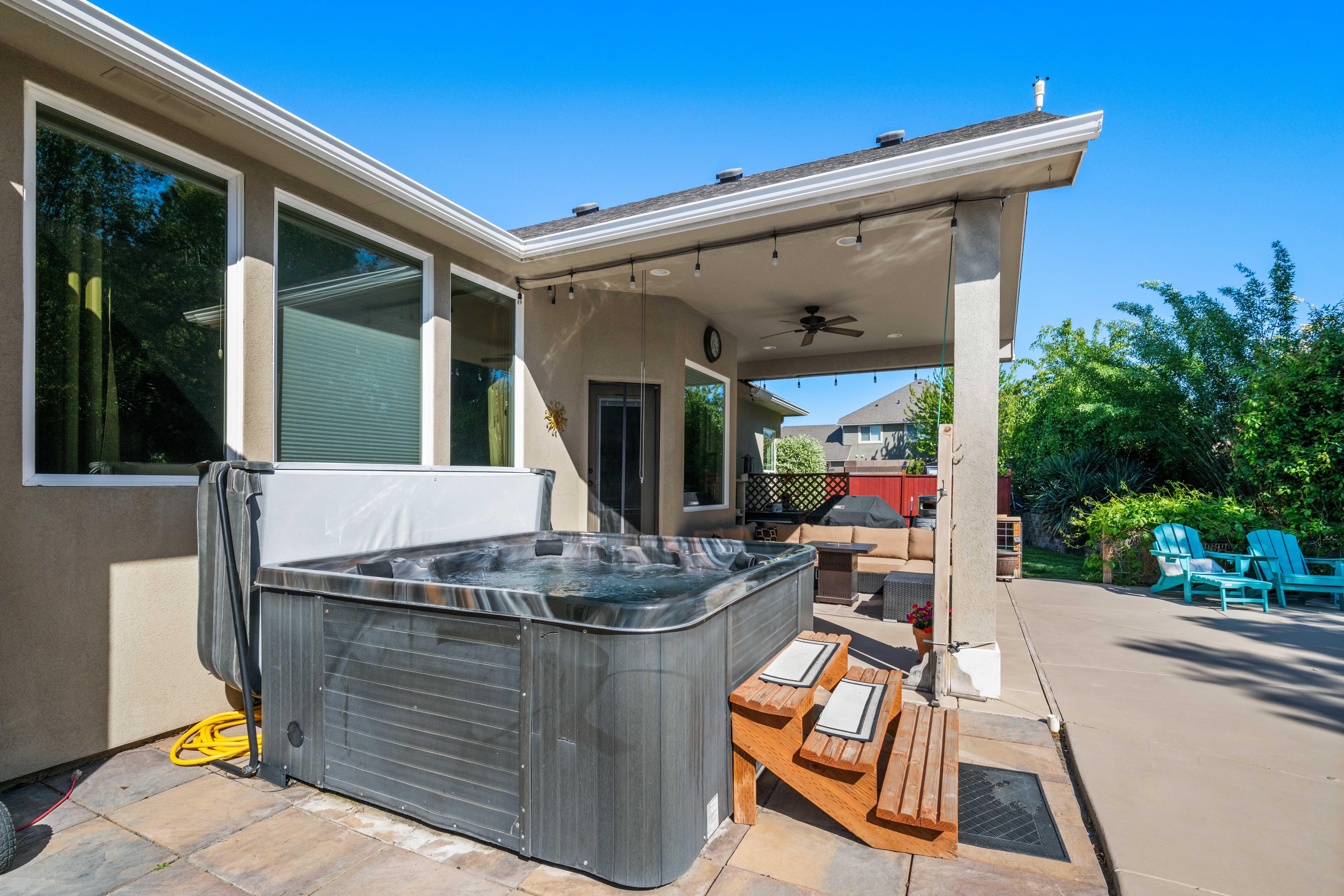  Pool / Hot Tub and Single Story Living - 物件實景