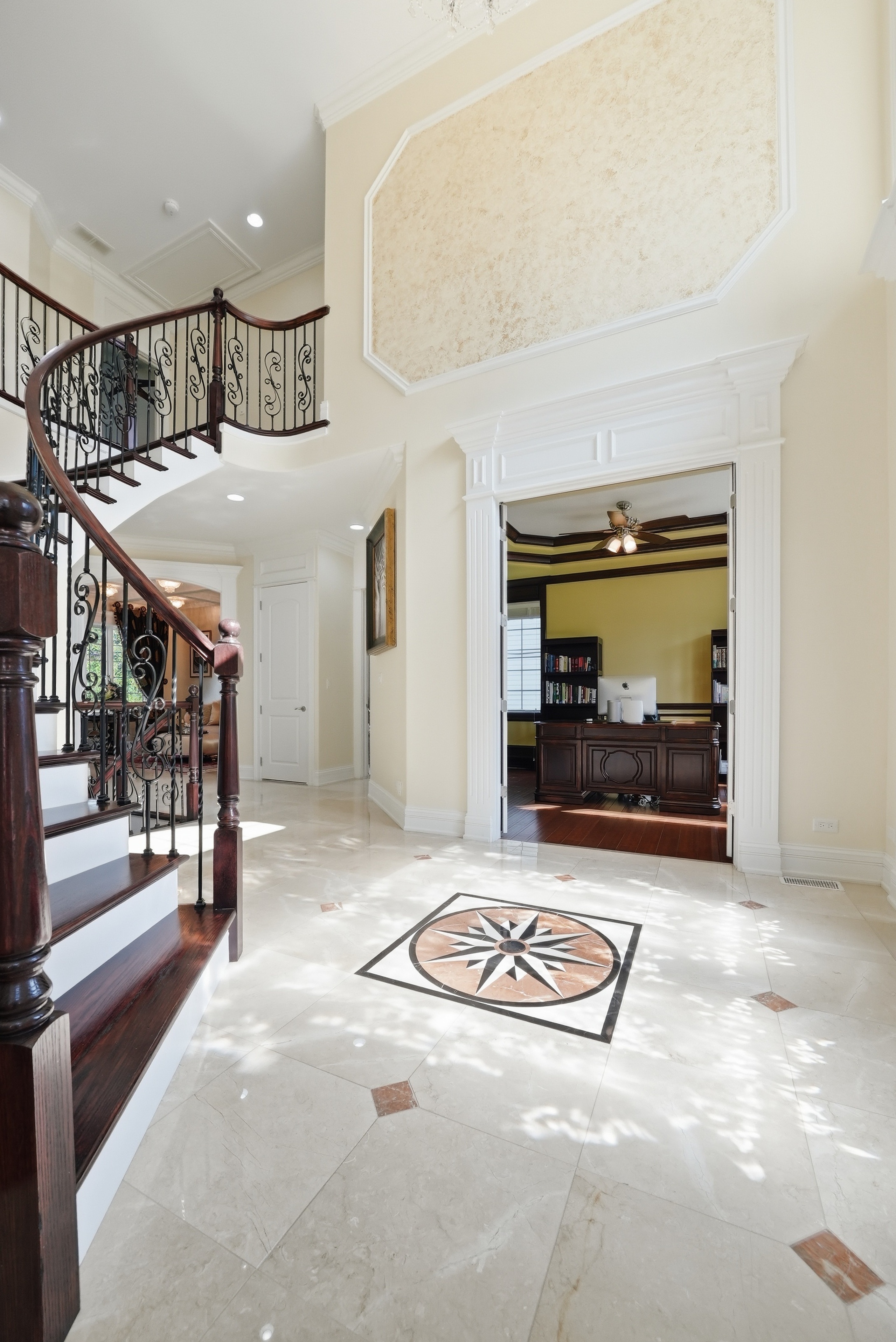  Perfectly Positioned in the Prestigious Golfview Hills Community of Hinsdale - 物件實景