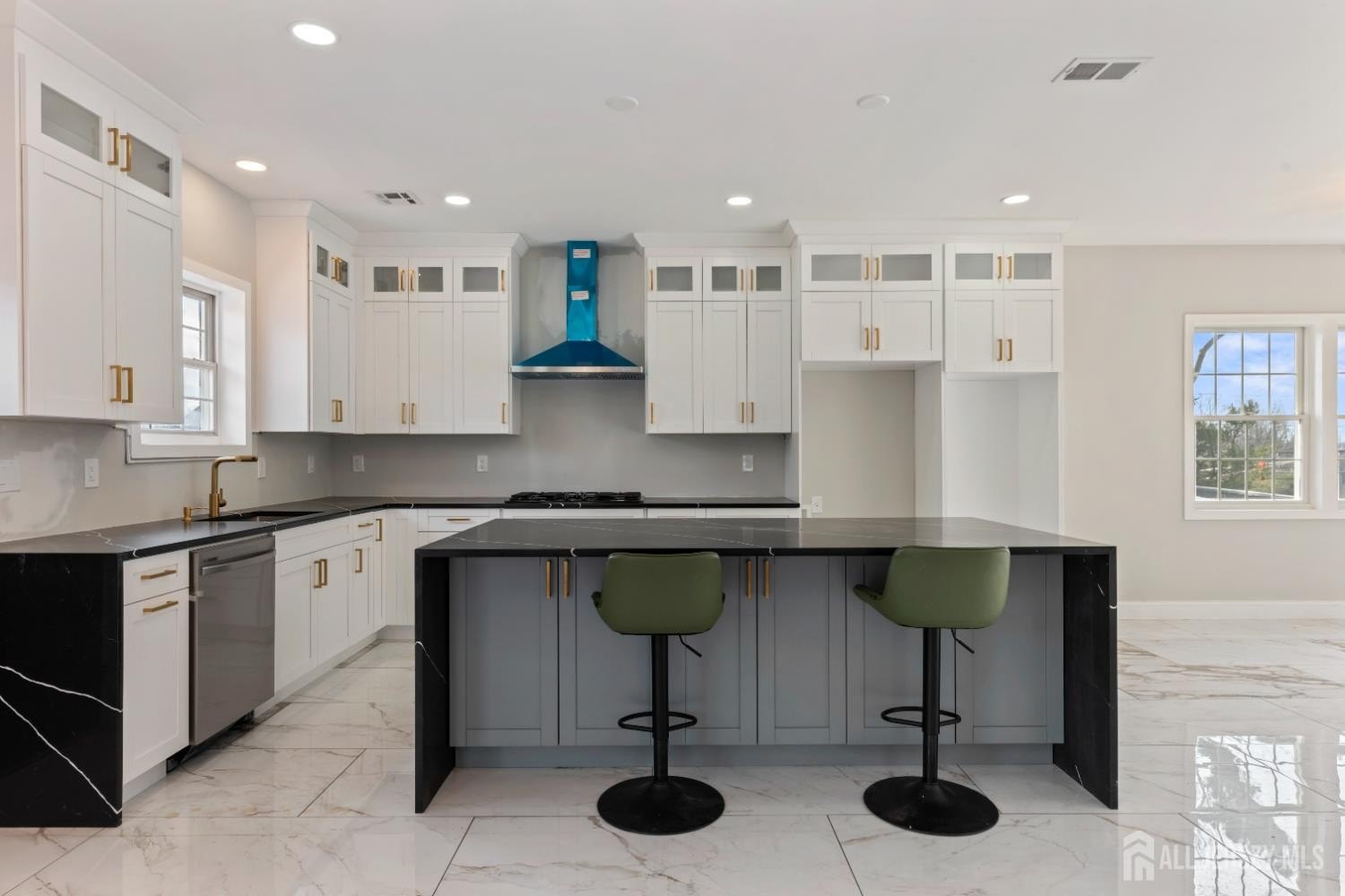 Edison, New Jersey, 08820, United States, 5 Bedrooms Bedrooms, ,5 BathroomsBathrooms,Residential,For Sale,2005259