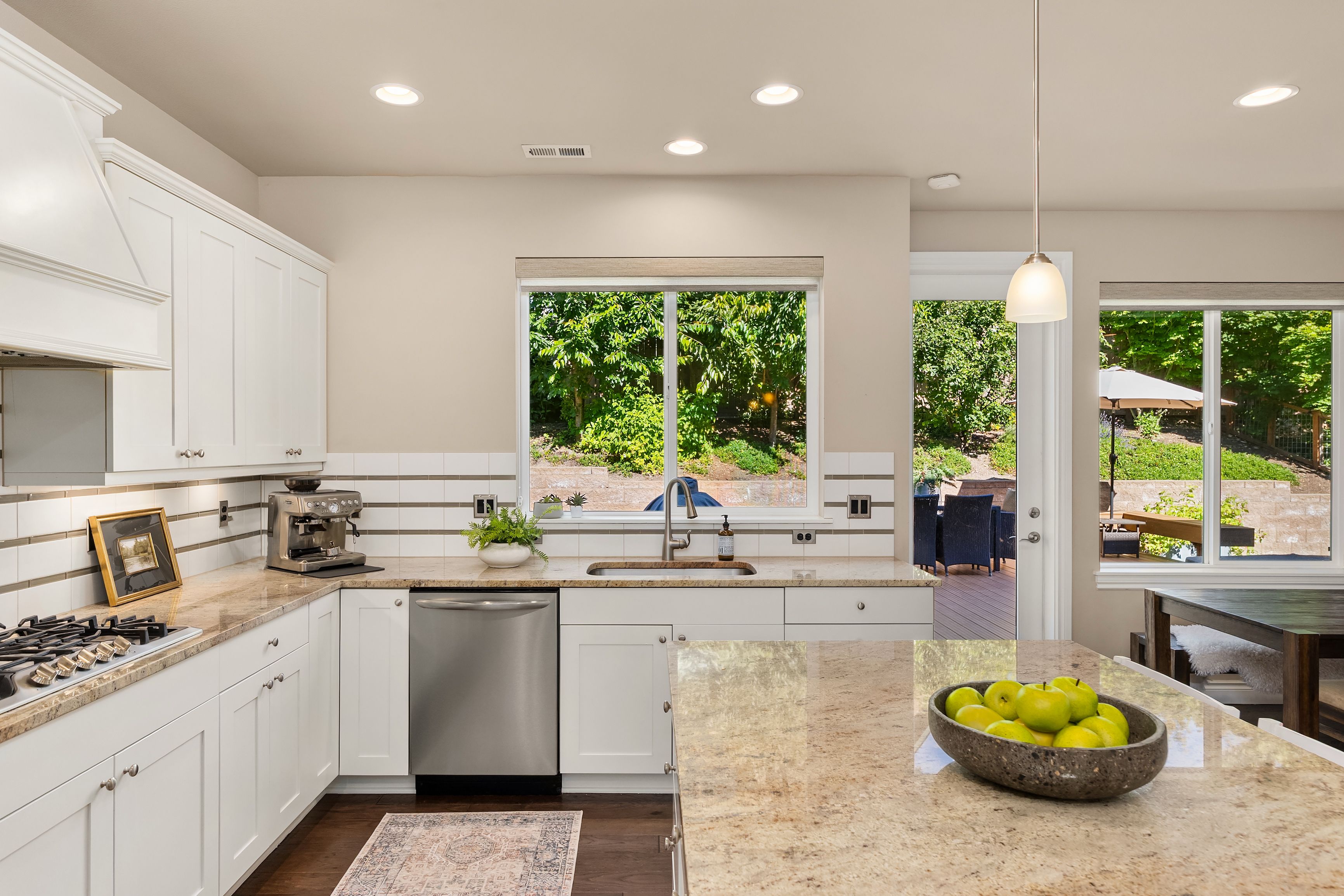  396 Ashbury Court Northwest, Bainbridge Island, WA 98110 - 物件實景