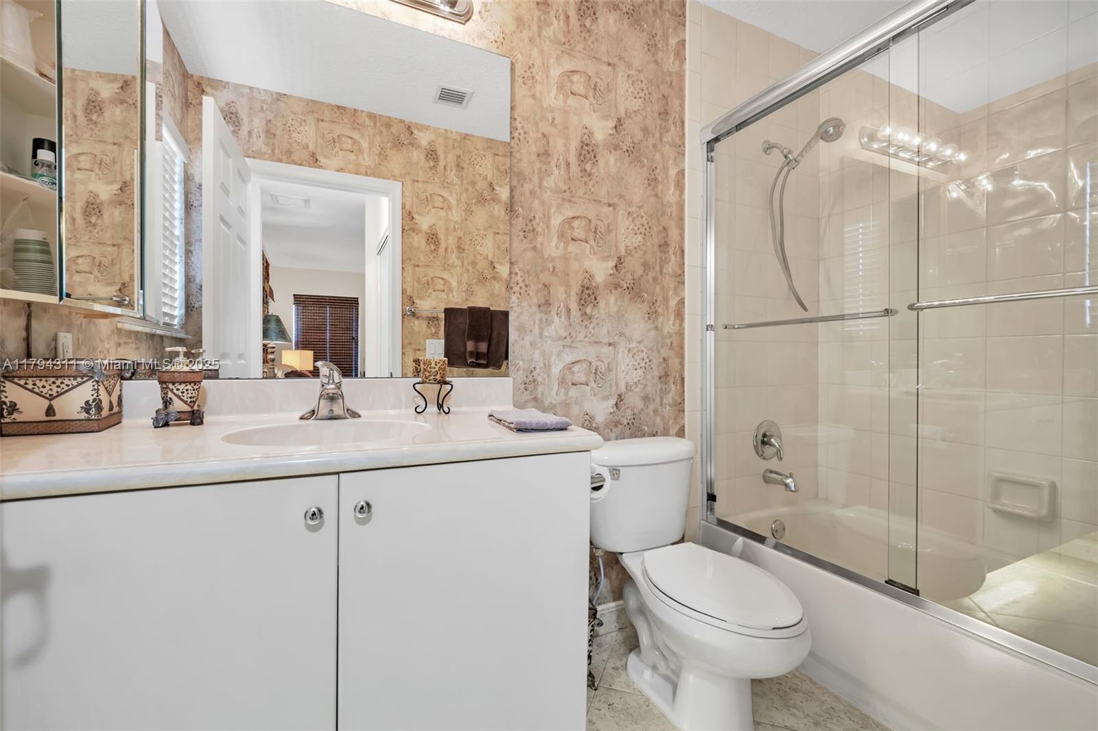 Davie, Florida, 33328, United States, 5 Bedrooms Bedrooms, ,4 BathroomsBathrooms,Residential,For Sale,1793011
