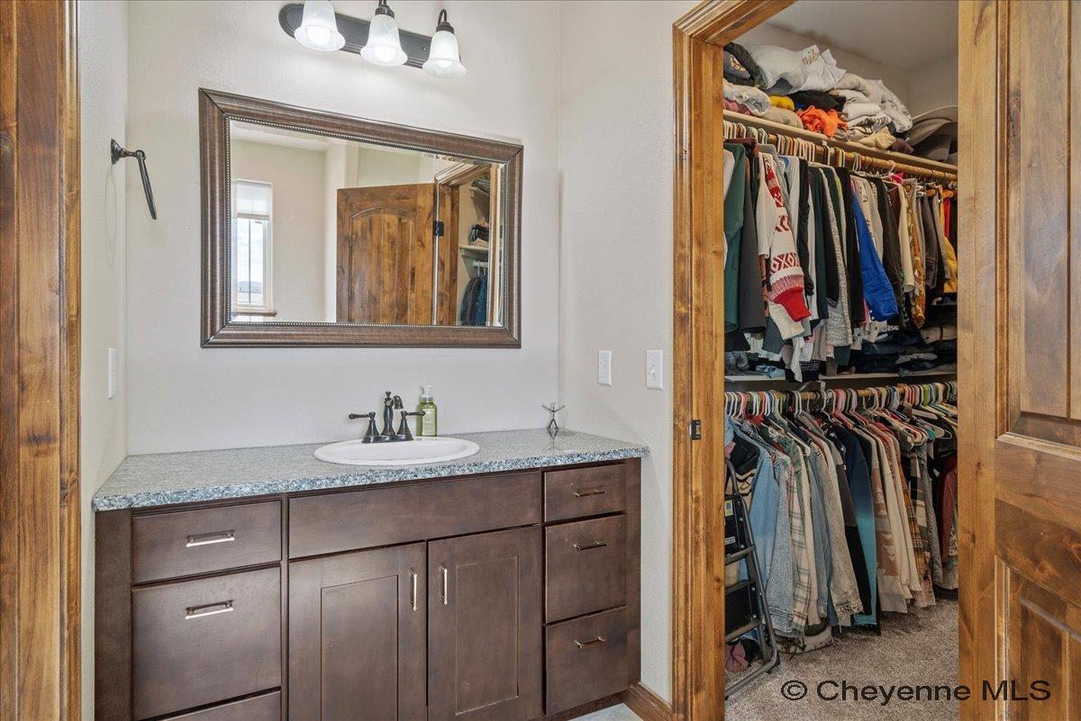 Cheyenne, Wyoming, 82009, United States, 5 Bedrooms Bedrooms, ,5 BathroomsBathrooms,Residential,For Sale,1903698