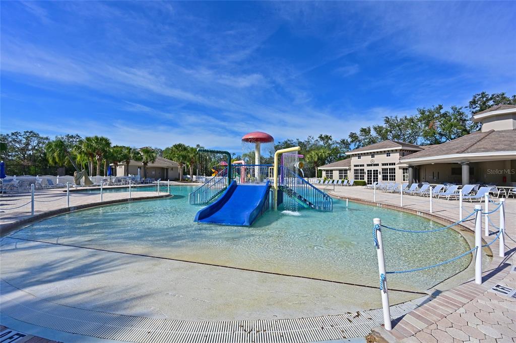 Bradenton, Florida, 34212, United States, 2 Bedrooms Bedrooms, ,2 BathroomsBathrooms,Residential,For Sale,1948137