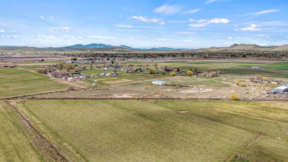 Klamath Falls, Oregon, 97603, United States, 3 Bedrooms Bedrooms, ,3 BathroomsBathrooms,Residential,For Sale,1878382