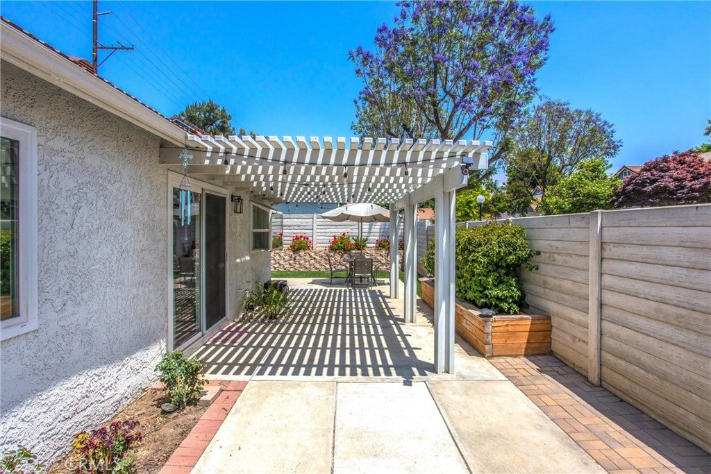 Redlands, California, 92374, United States, 3 Bedrooms Bedrooms, ,2 BathroomsBathrooms,Residential,For Sale,1936879