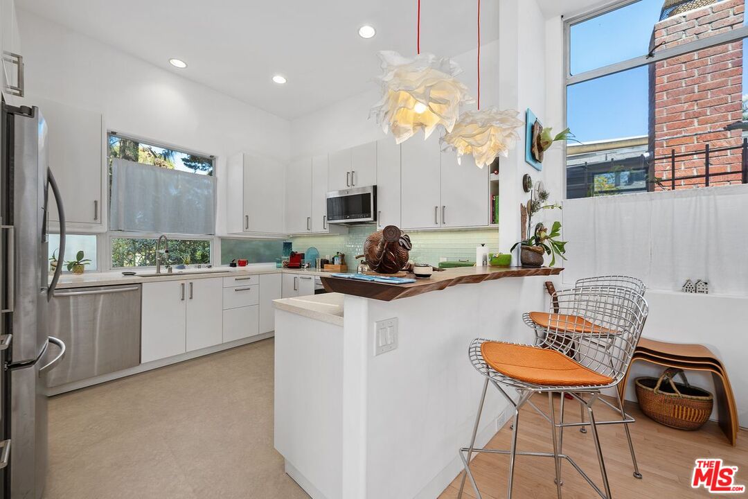 Venice, California, 90291, United States, 4 Bedrooms Bedrooms, ,4 BathroomsBathrooms,Residential,For Sale,1926607