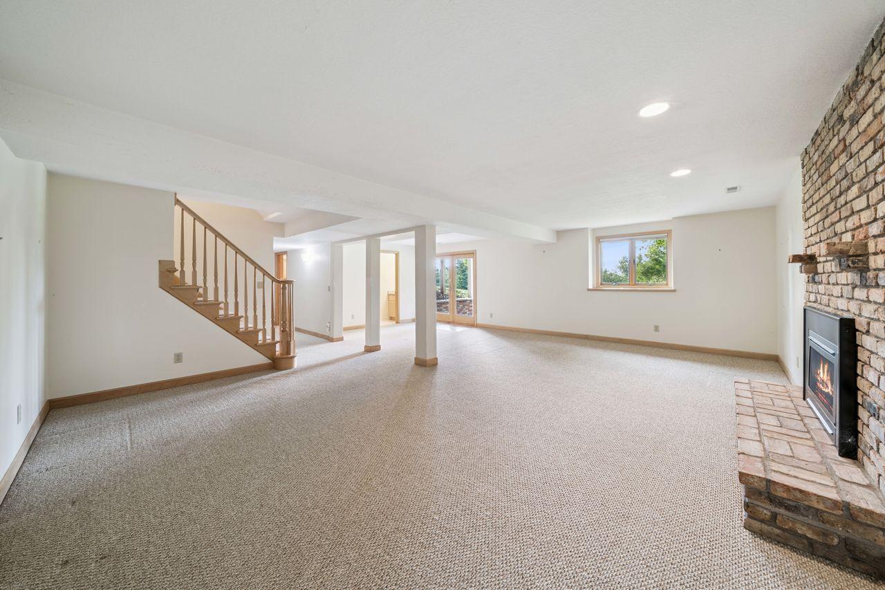 Stillwater, Minnesota, 55082, United States, 4 Bedrooms Bedrooms, ,3 BathroomsBathrooms,Residential,For Sale,1934431