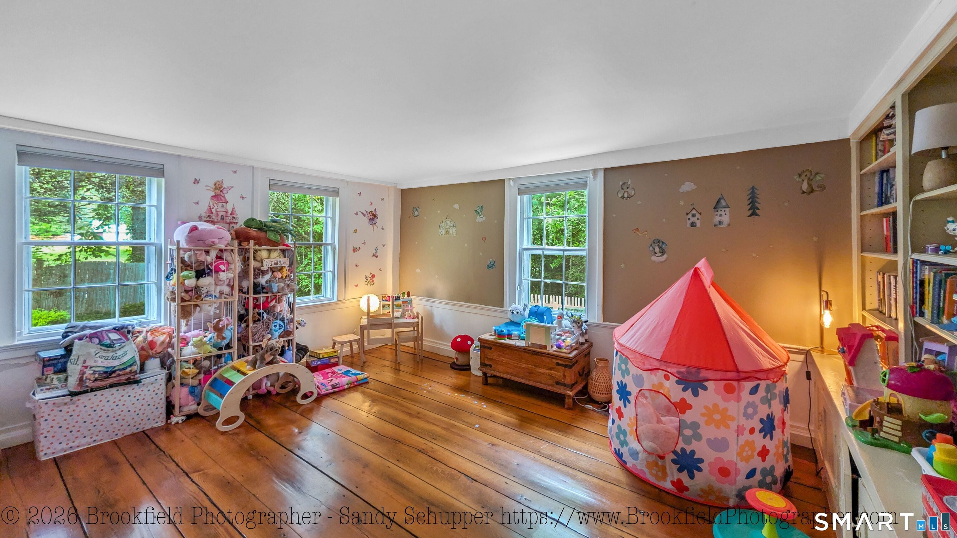 Southbury, Connecticut, 06488, United States, 3 Bedrooms Bedrooms, ,3 BathroomsBathrooms,Residential,For Sale,2048179