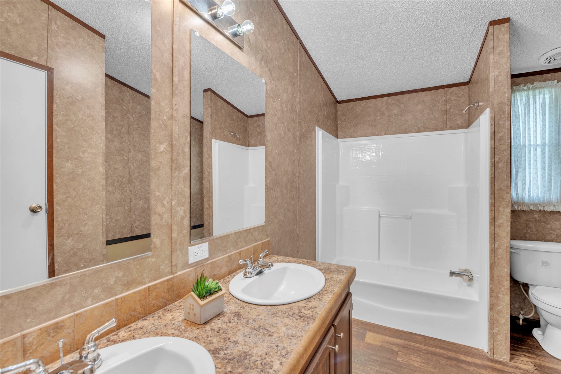 Waco, Texas, 76705, United States, 4 Bedrooms Bedrooms, ,2 BathroomsBathrooms,Residential,For Sale,1960716