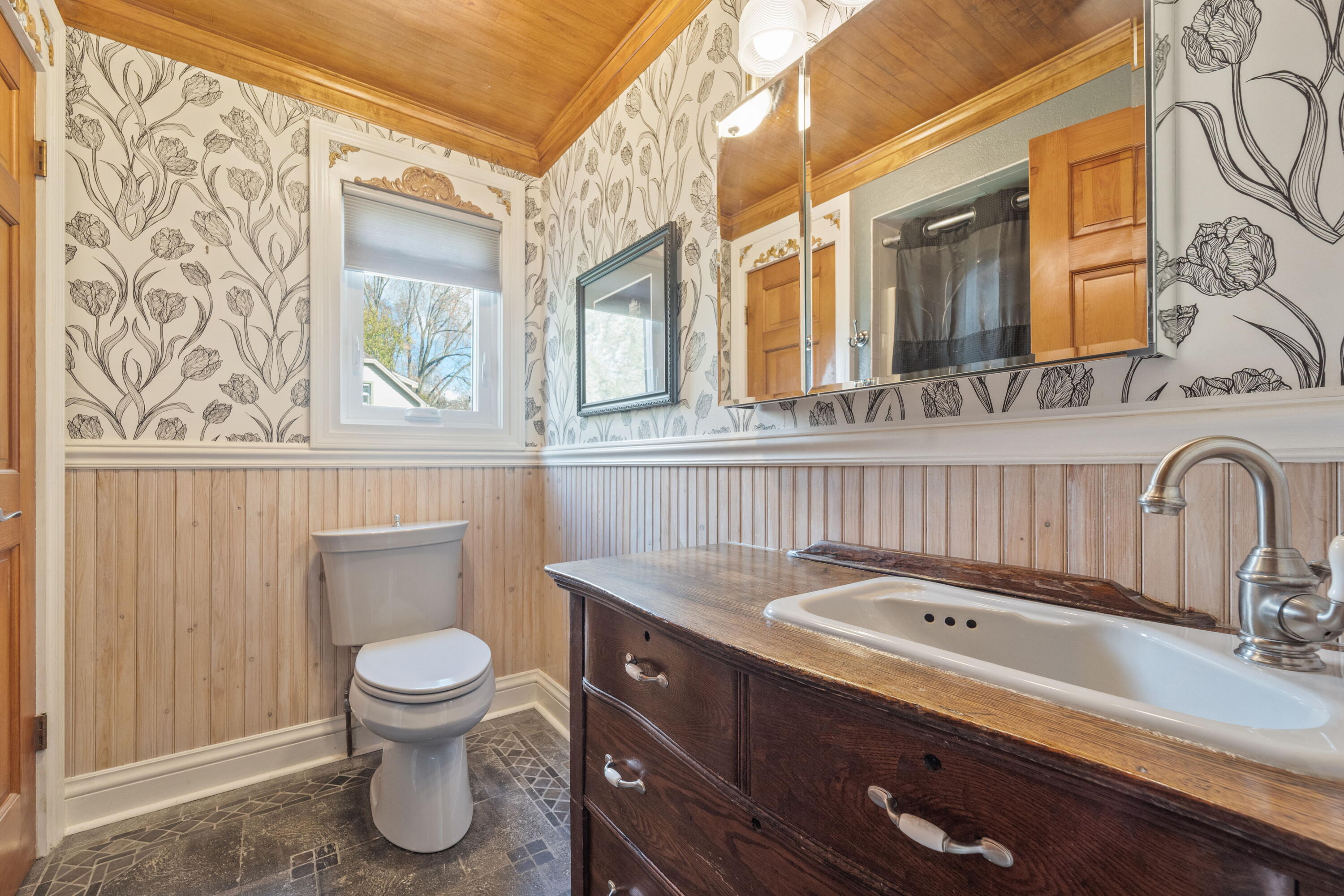 Waterford, Wisconsin, 53185, United States, 2 Bedrooms Bedrooms, ,2 BathroomsBathrooms,Residential,For Sale,1985516