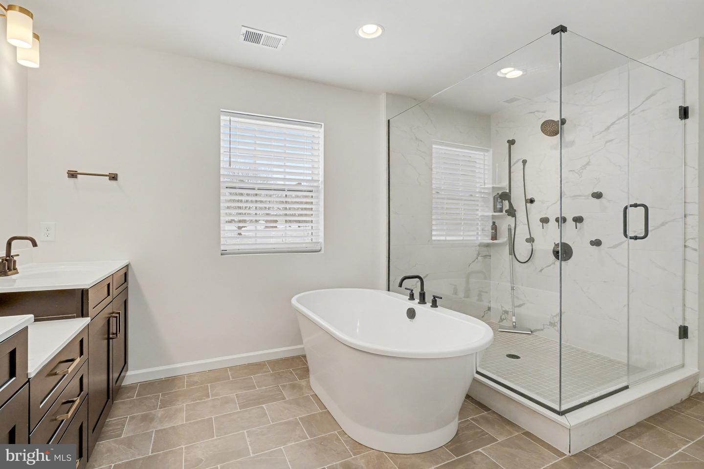 York, Pennsylvania, 17403, United States, 5 Bedrooms Bedrooms, ,6 BathroomsBathrooms,Residential,For Sale,2003251