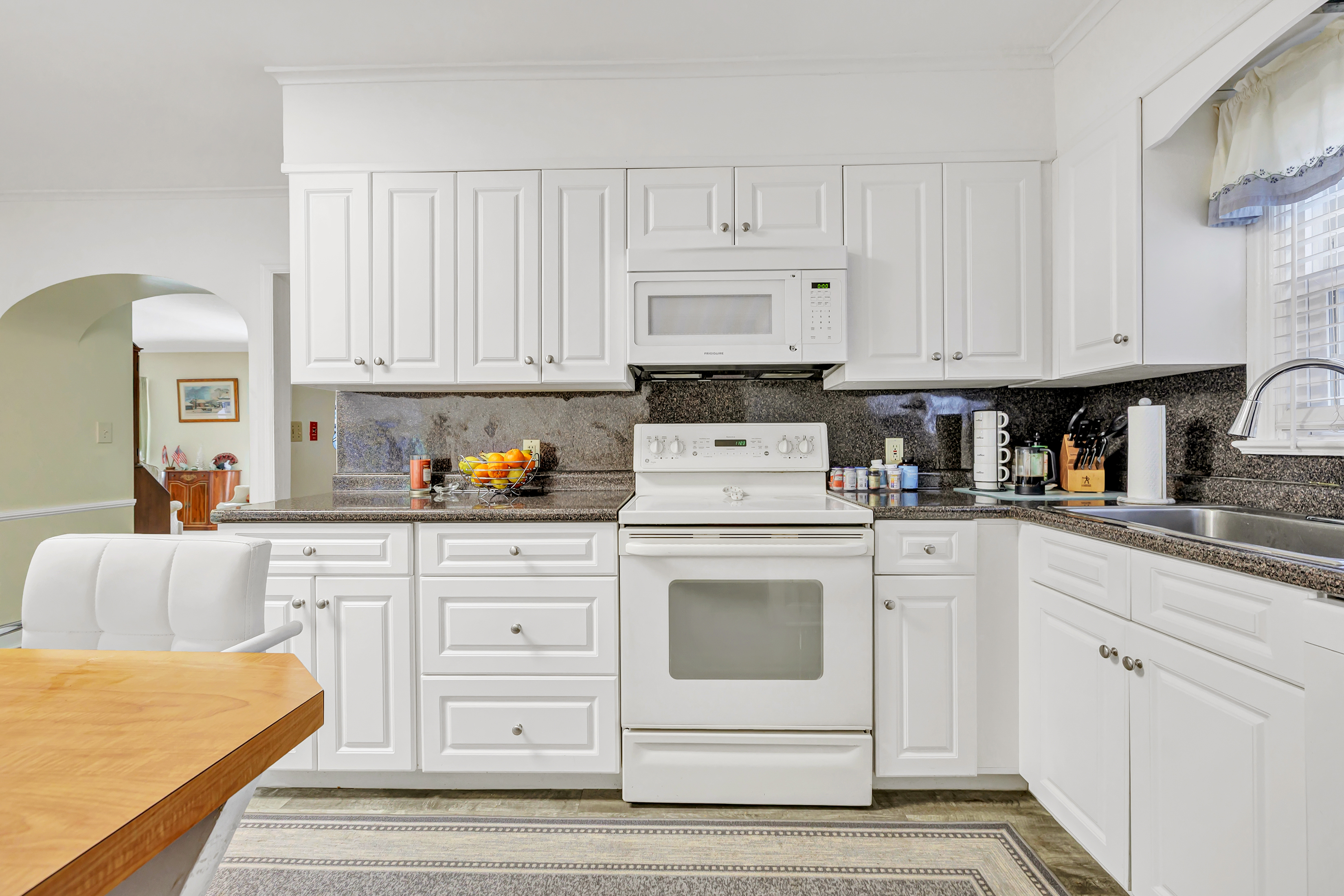 Stratford, Connecticut, 06614, United States, 4 Bedrooms Bedrooms, ,4 BathroomsBathrooms,Residential,For Sale,1996522