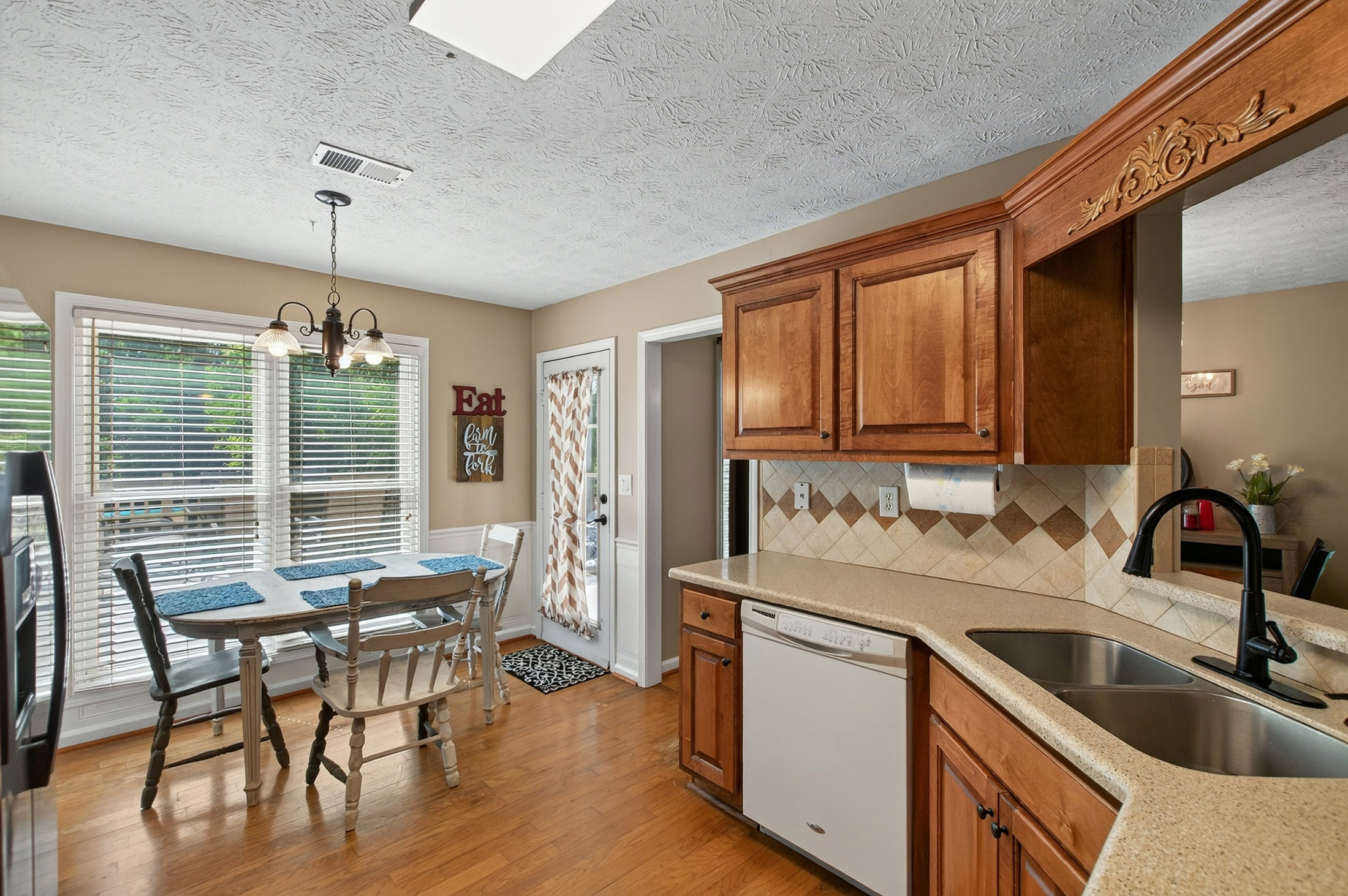  Charming Home on an Expansive 2.8+/- Acre Corner Lot - 物件實景