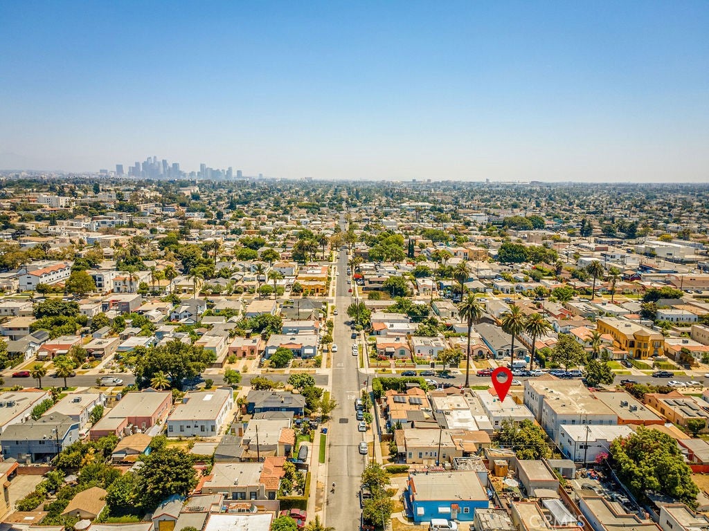 Los Angeles, California, 90018, United States, 3 Bedrooms Bedrooms, ,2 BathroomsBathrooms,Residential,For Sale,1905808
