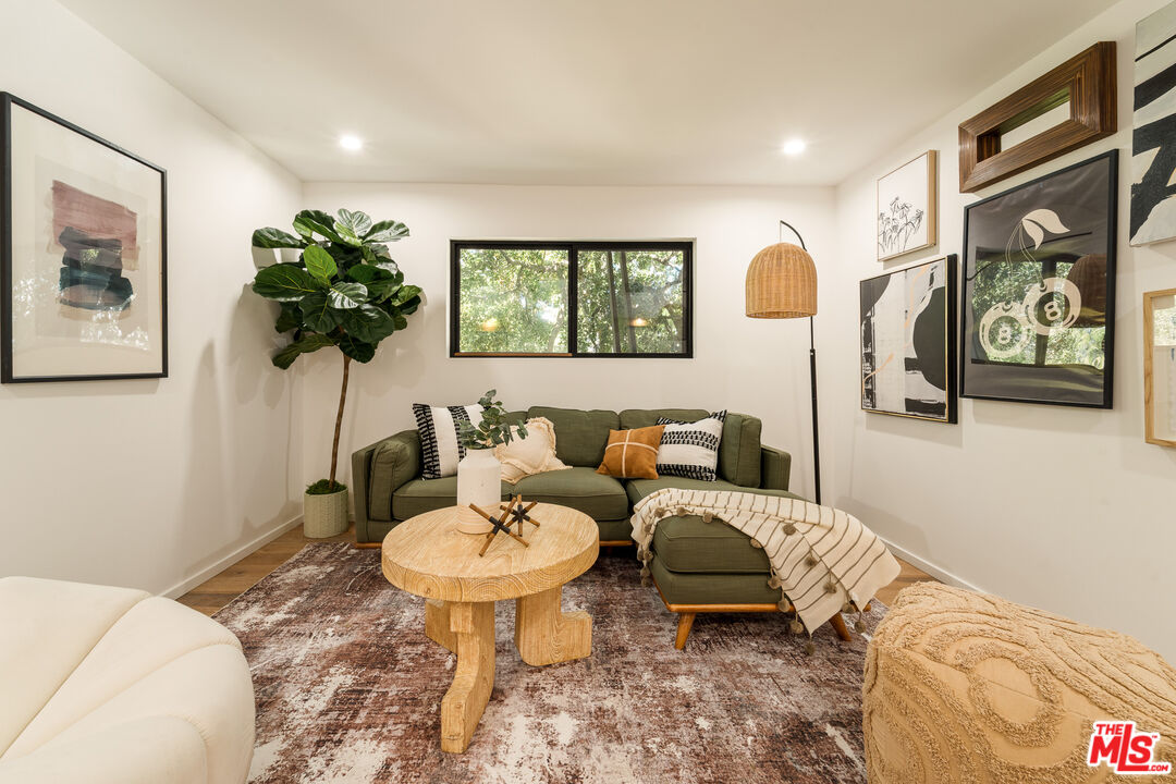 Studio City, California, 91604, United States, 5 Bedrooms Bedrooms, ,5 BathroomsBathrooms,Residential,For Sale,1827370