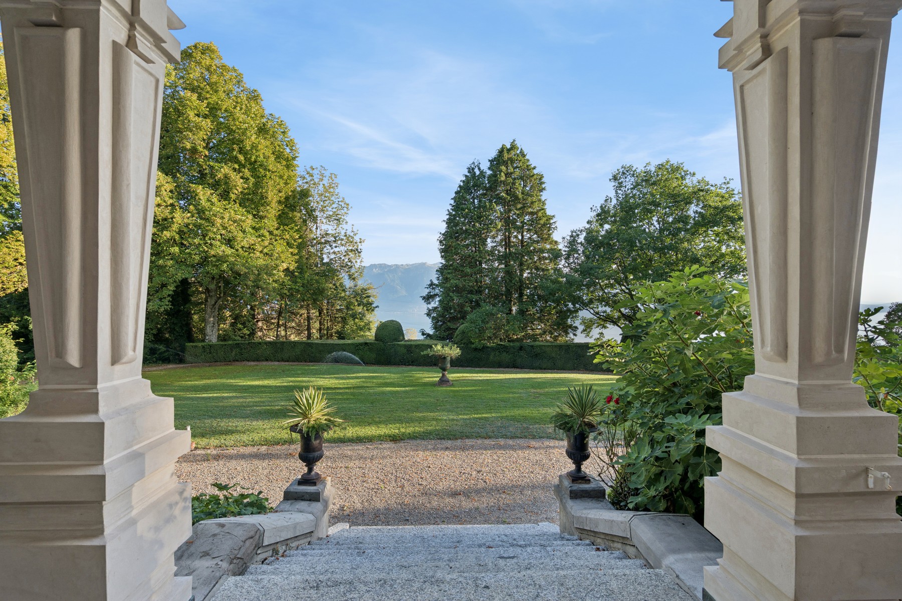  Lavaux: Iconic villa with views of Lake Geneva and the Alps, on a property of ne - 物件實景
