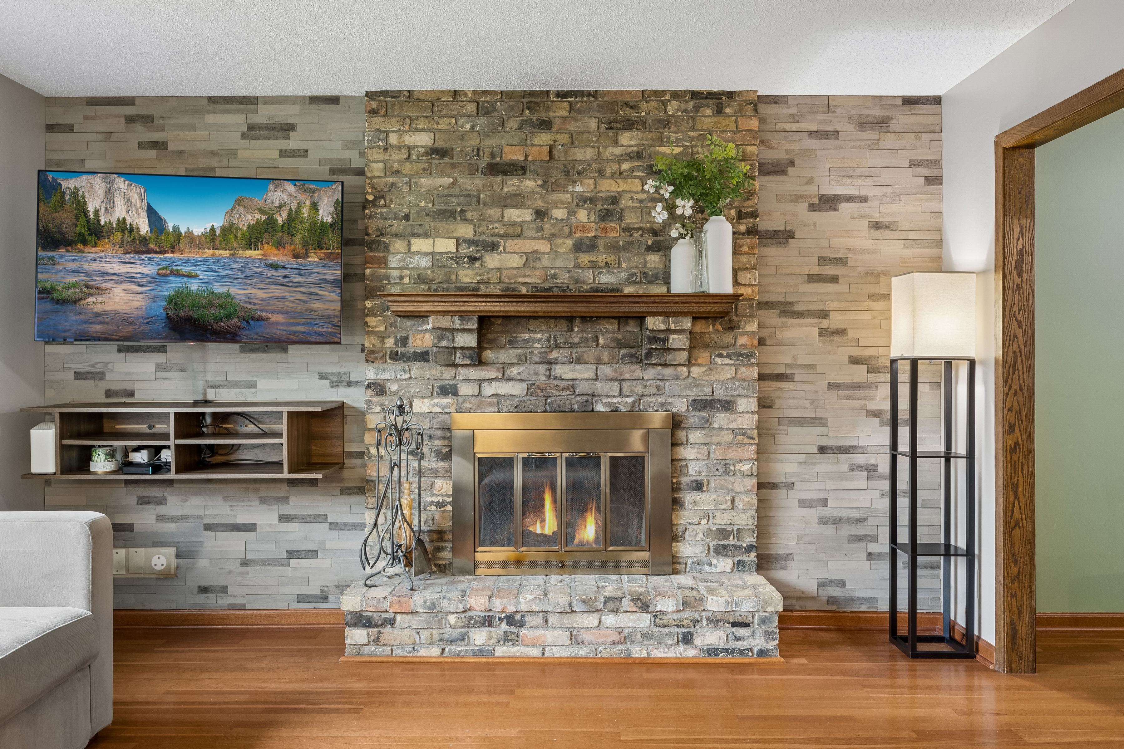  Classic Edina Charm With Room to Make Yours - 物件實景