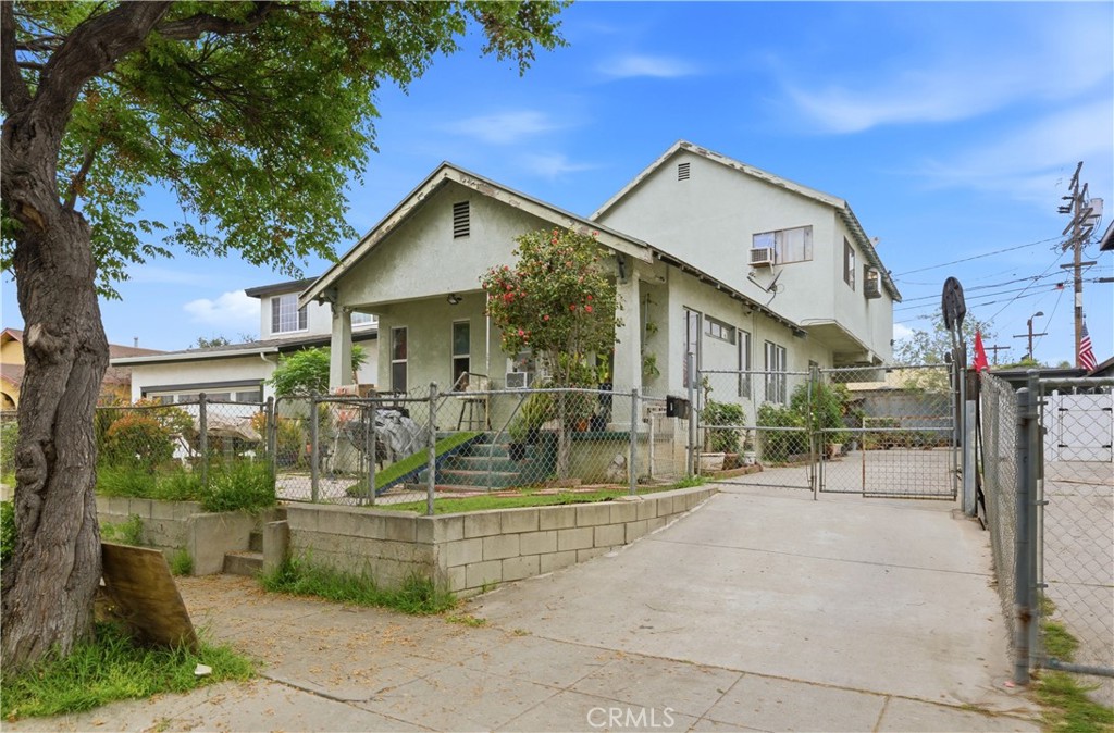 Los Angeles, California, 90023, United States, 4 Bedrooms Bedrooms, ,2 BathroomsBathrooms,Residential,For Sale,2025848