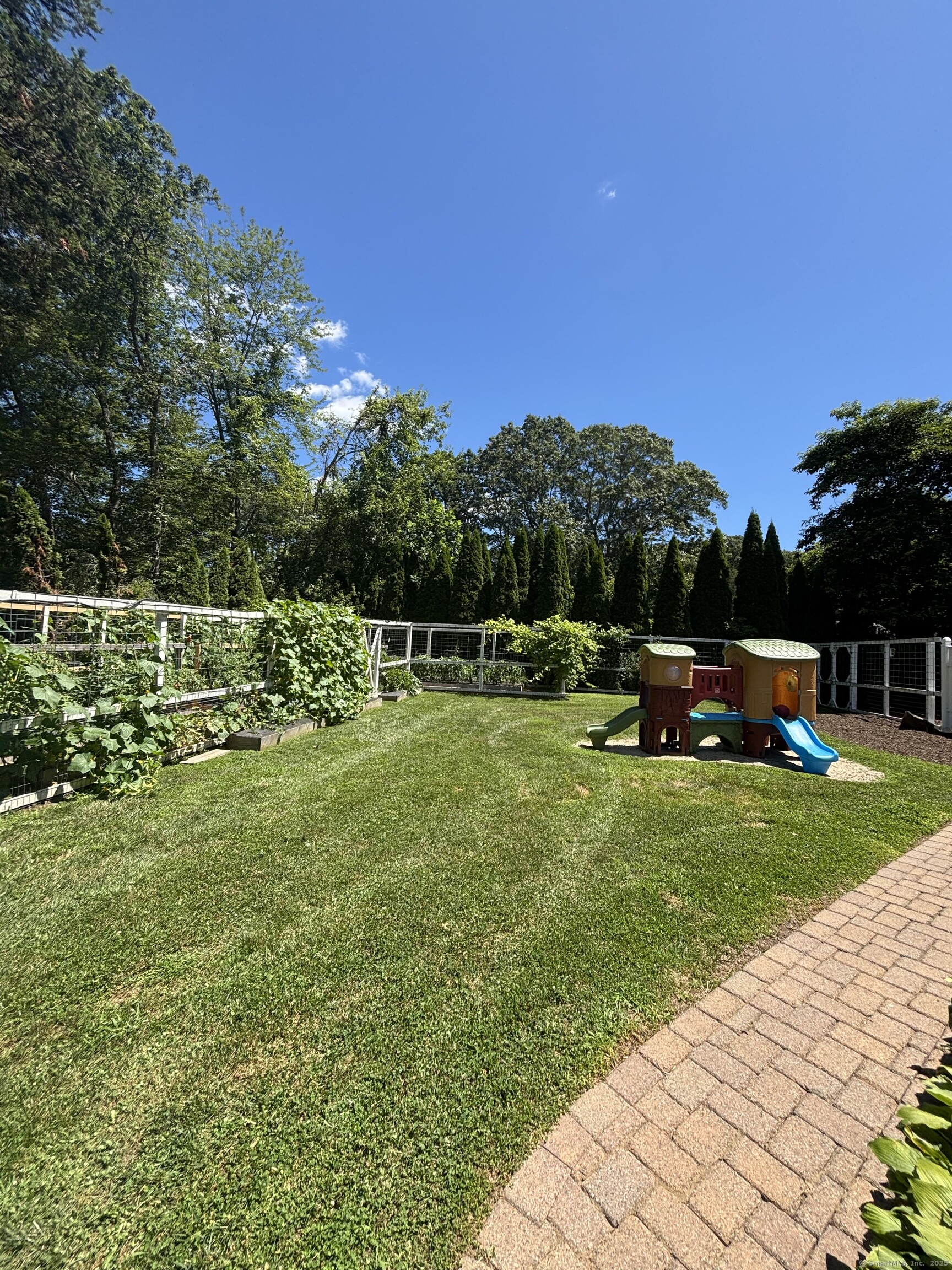 East Lyme, Connecticut, 06357, United States, 3 Bedrooms Bedrooms, ,2 BathroomsBathrooms,Residential,For Sale,1931029