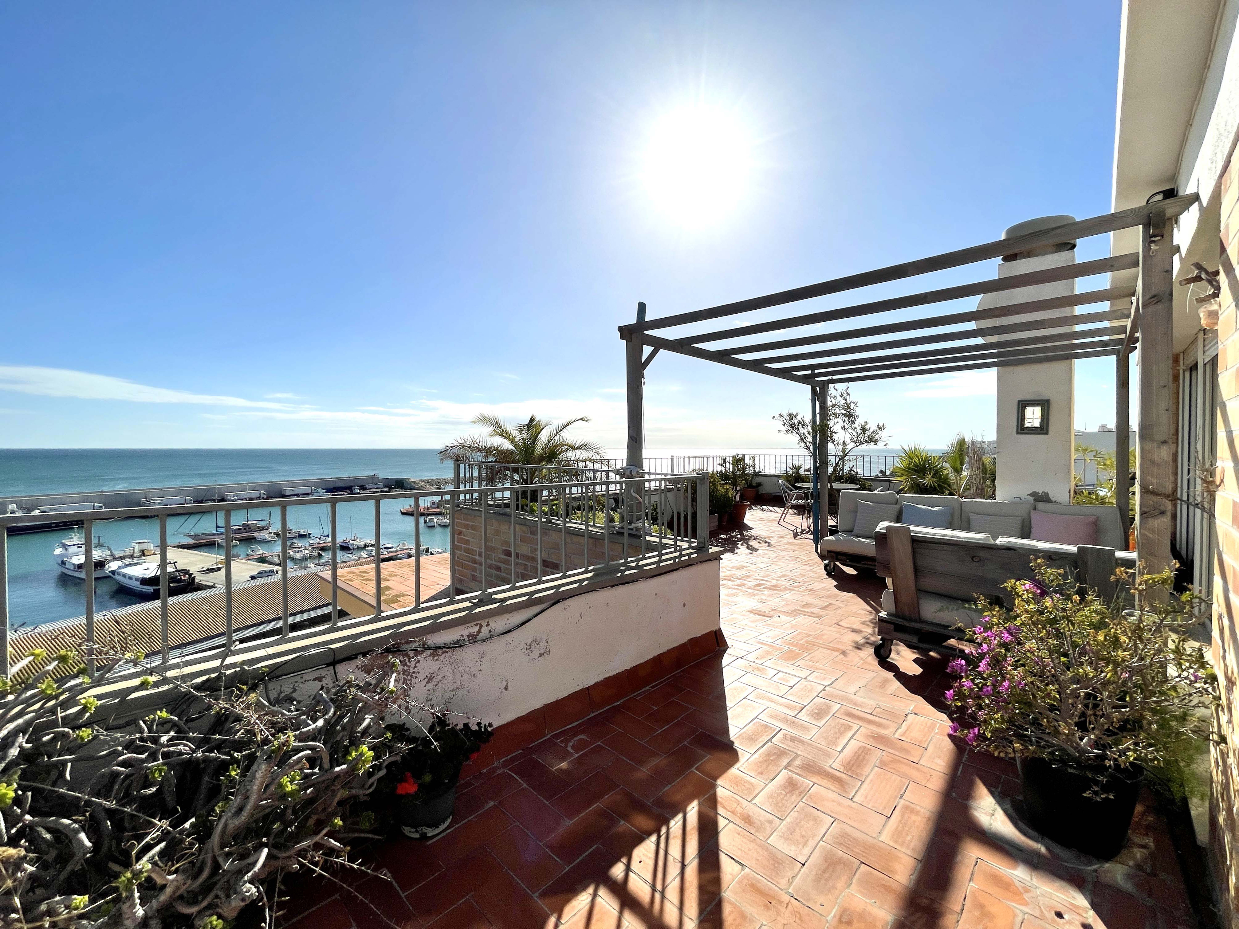 Bright penthouse with terrace for sale in l'Ametlla de Mar 